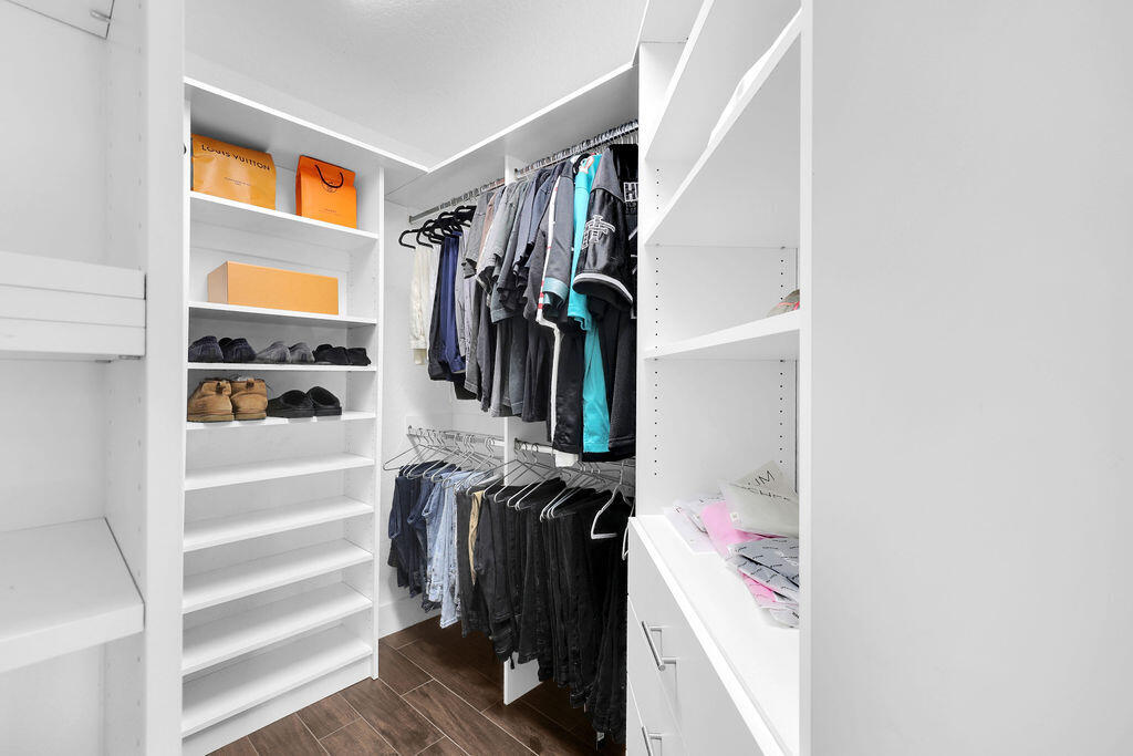 CARLTON ESTATES-2 - Residential