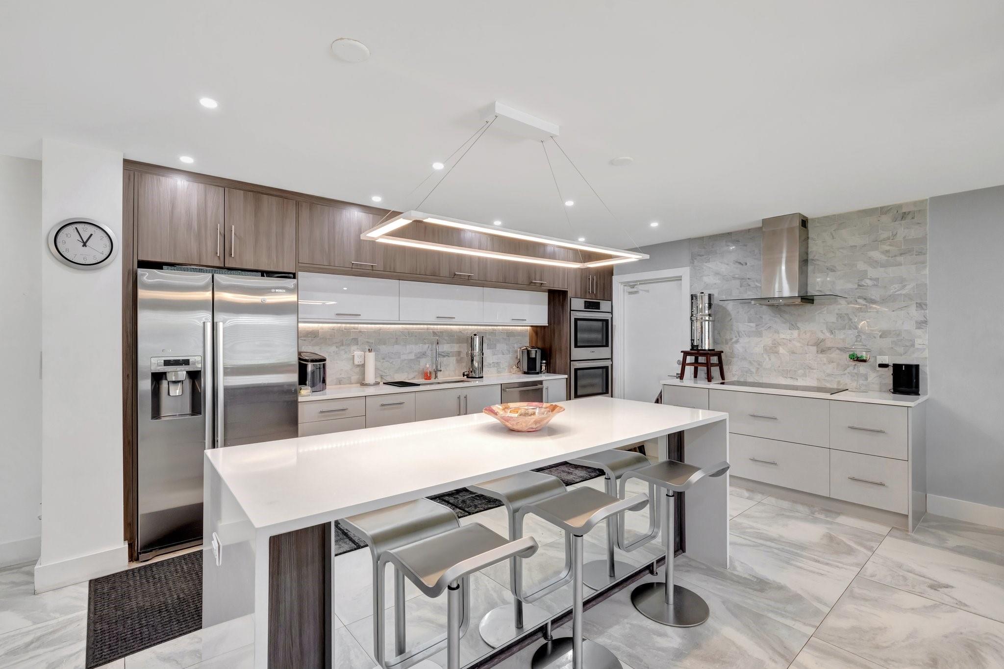 422 NE 27th St