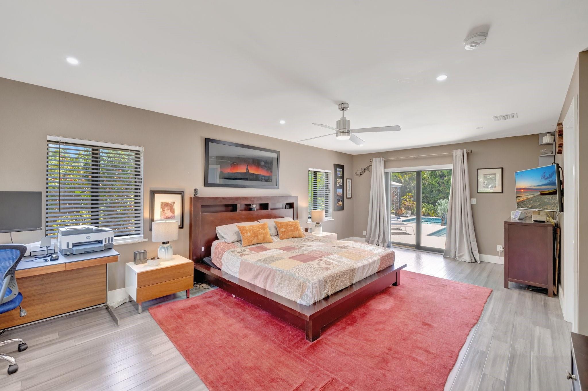 422 NE 27th St