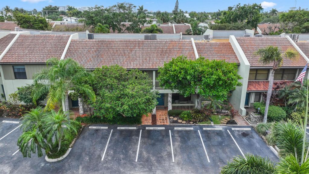 Photo of 6021 Bayview Drive, Fort Lauderdale, FL 33308 (MLS # R11081207)