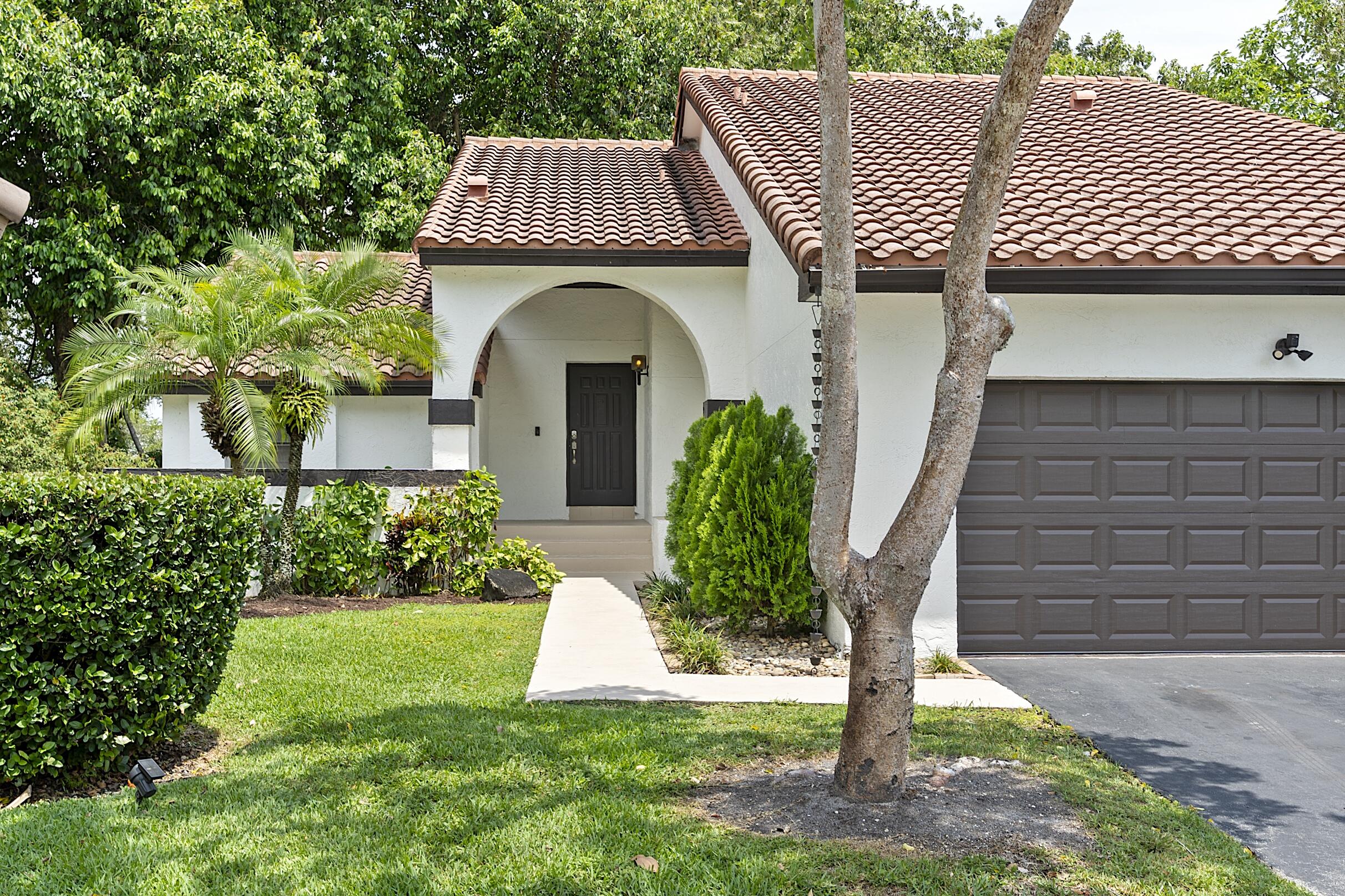 COUNTRY ISLES PATIO HOMES - Residential