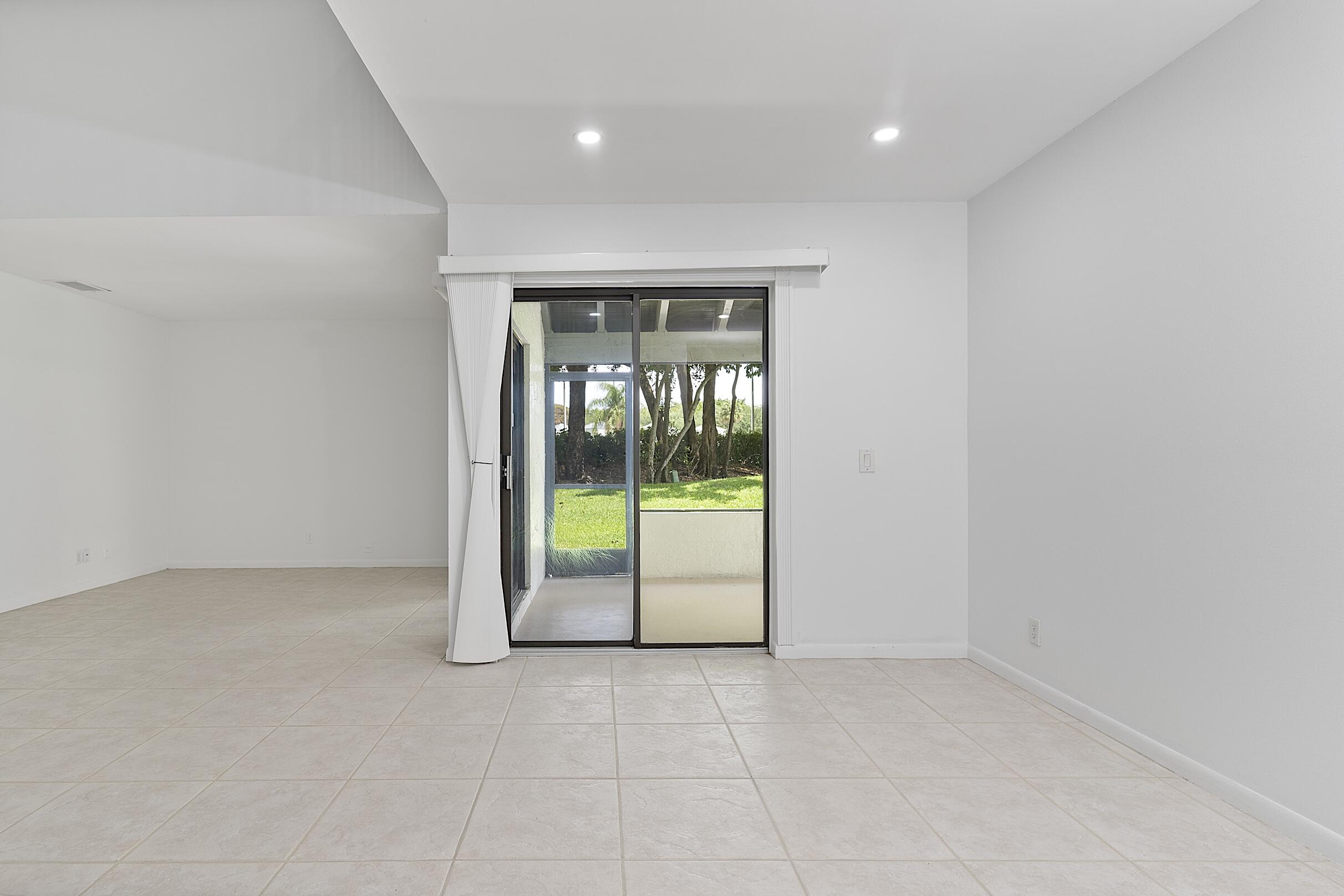 COUNTRY ISLES PATIO HOMES - Residential