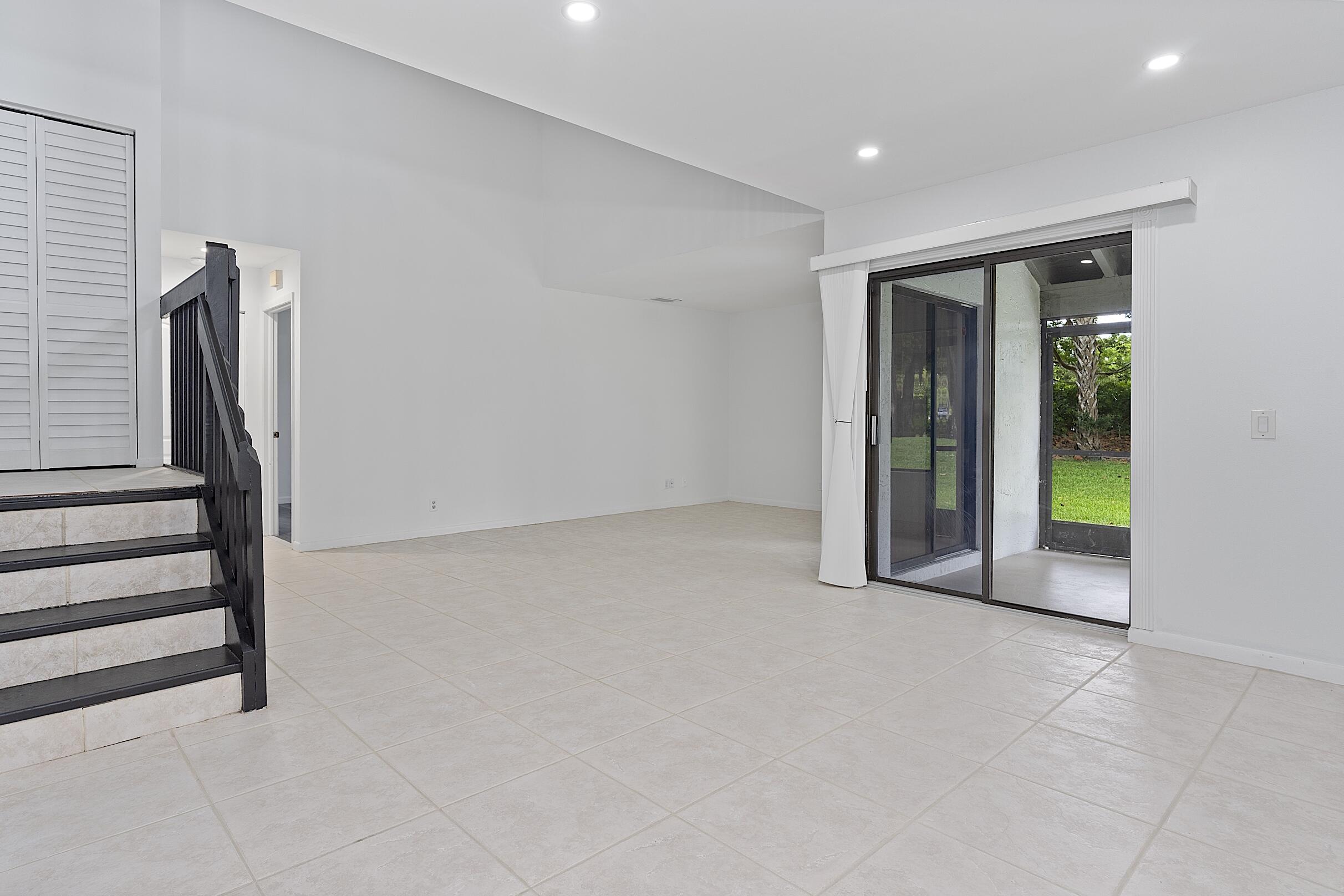 COUNTRY ISLES PATIO HOMES - Residential