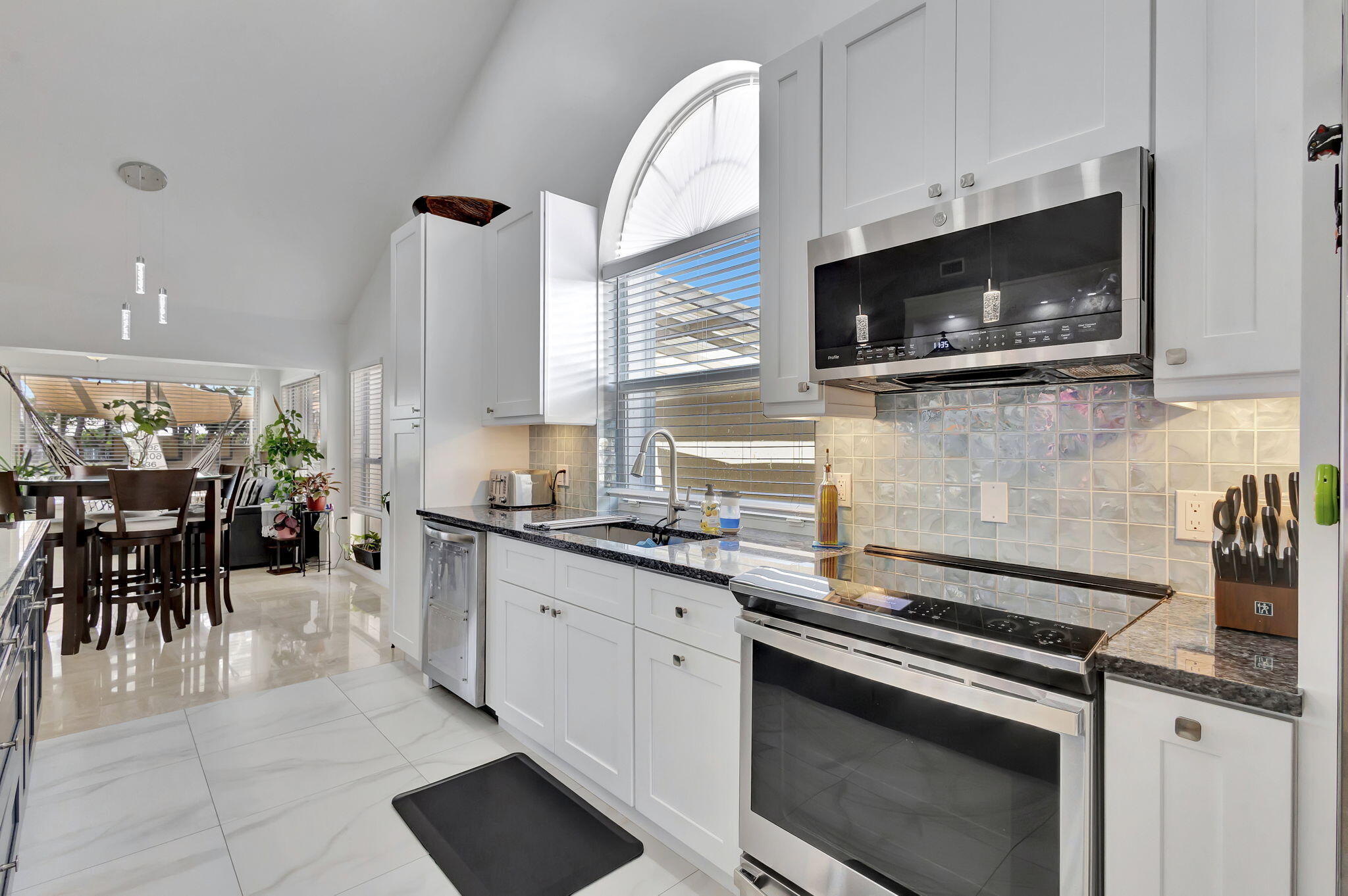 2354 Saratoga Bay Drive