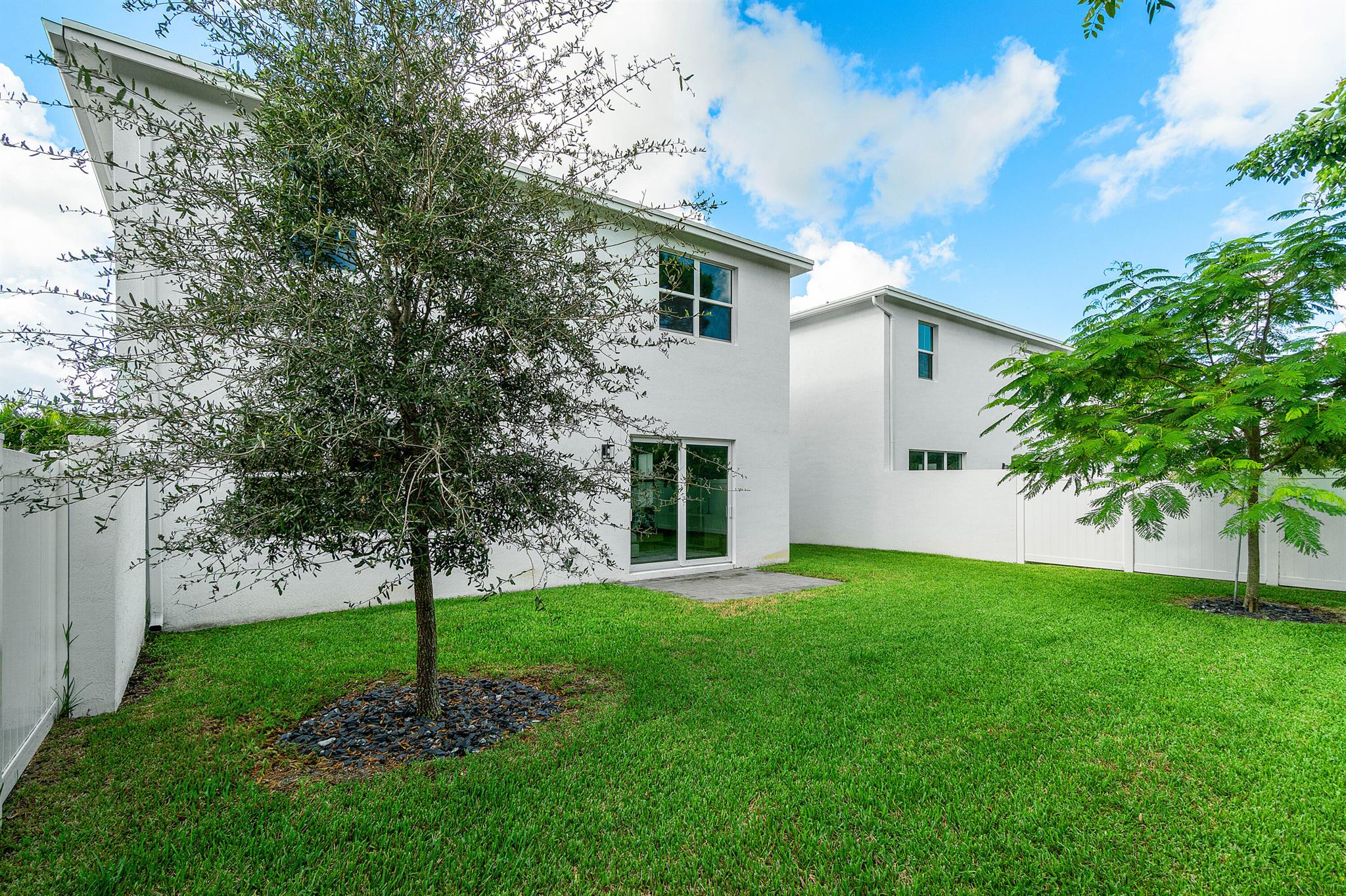 SYMPHONY PLACE - Residential