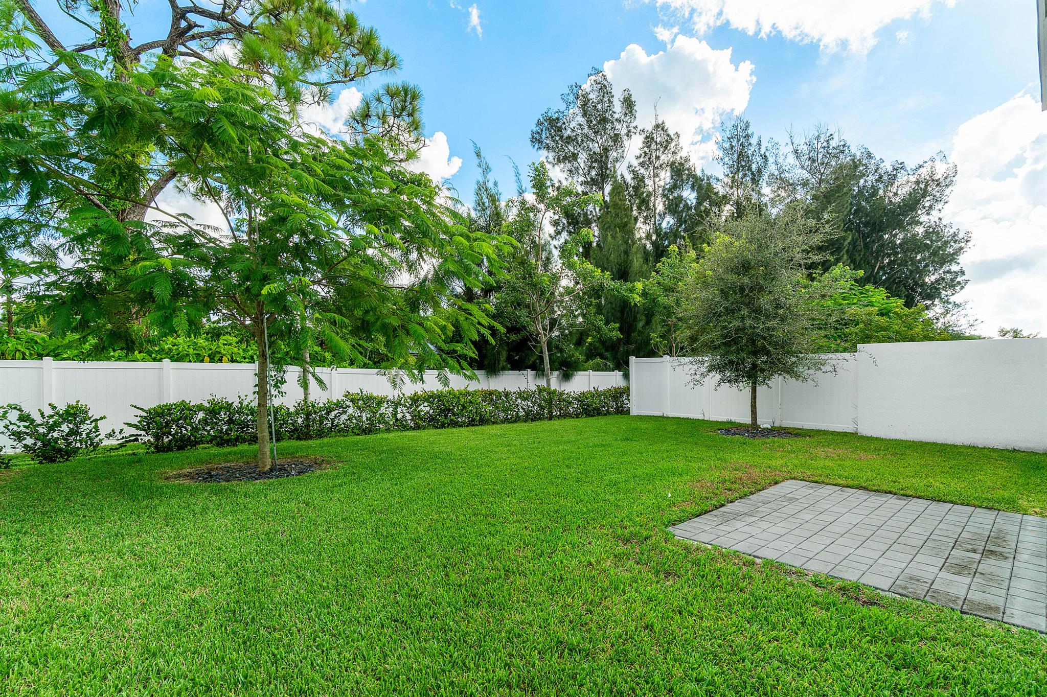 SYMPHONY PLACE - Residential