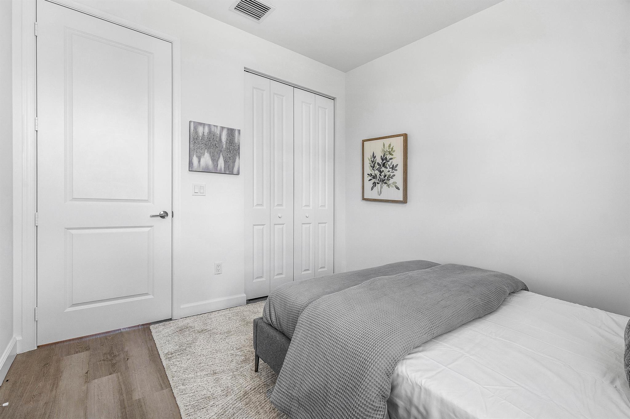 SYMPHONY PLACE - Residential