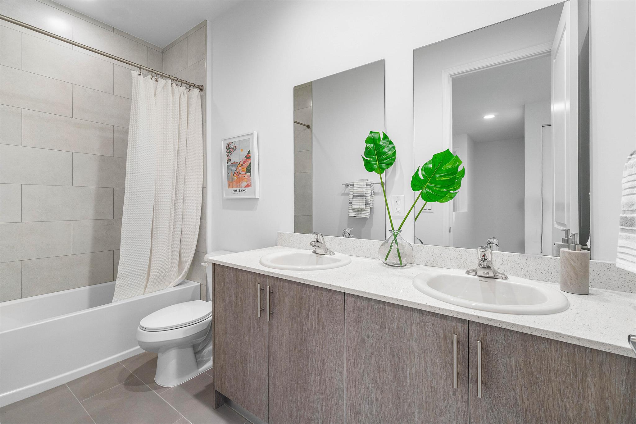 SYMPHONY PLACE - Residential