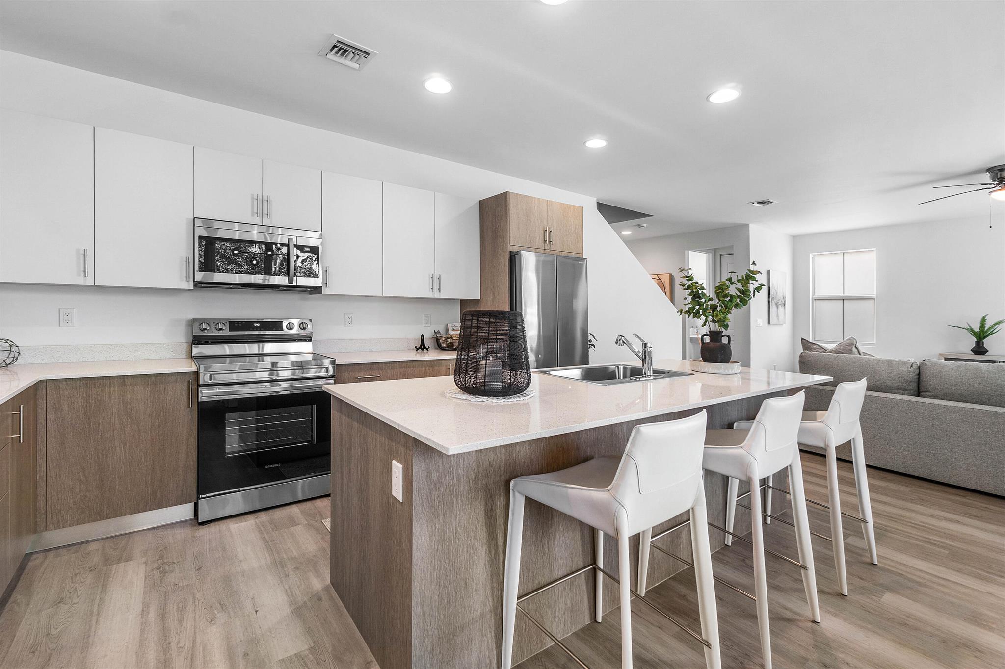 SYMPHONY PLACE - Residential