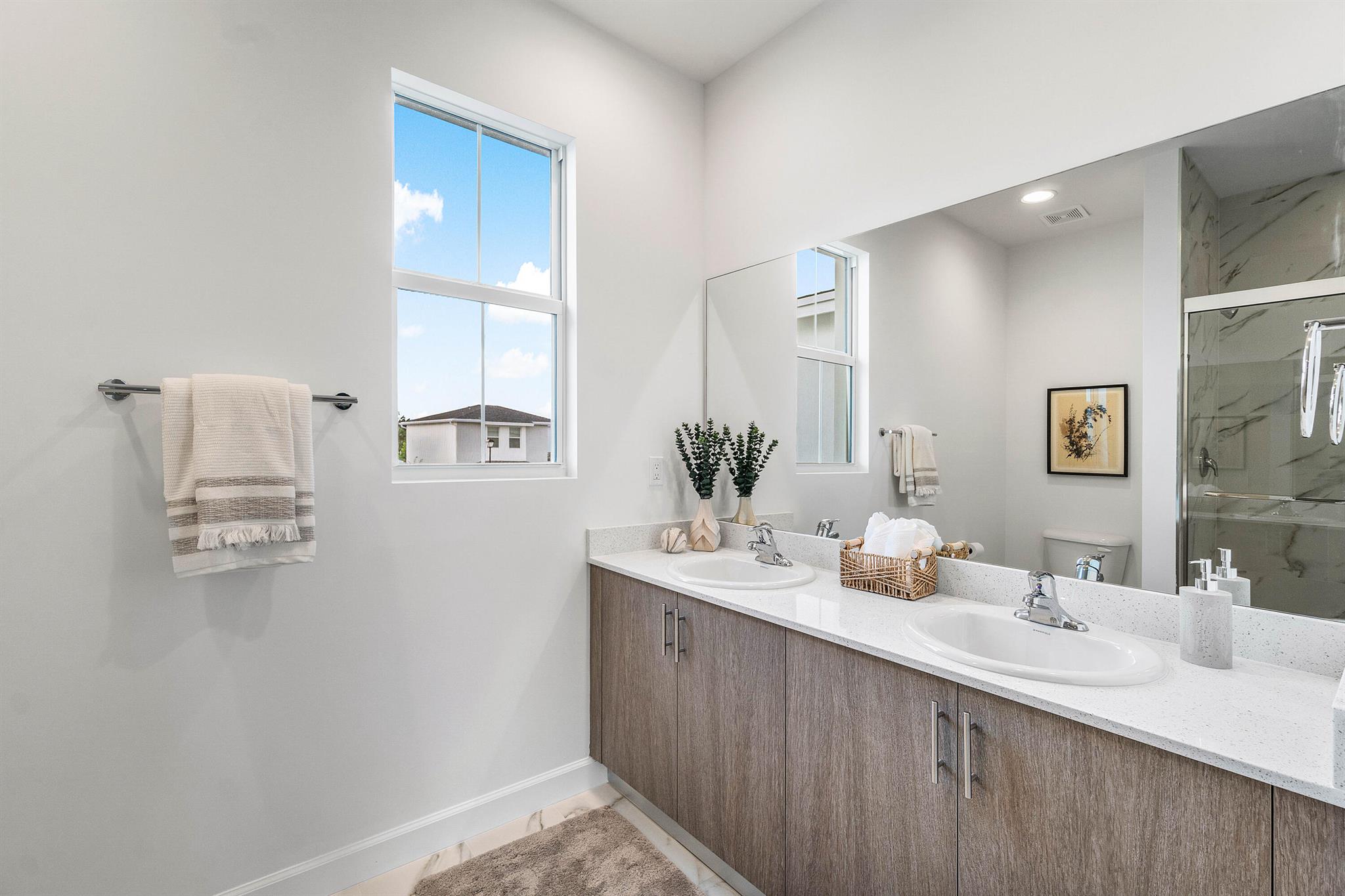 SYMPHONY PLACE - Residential