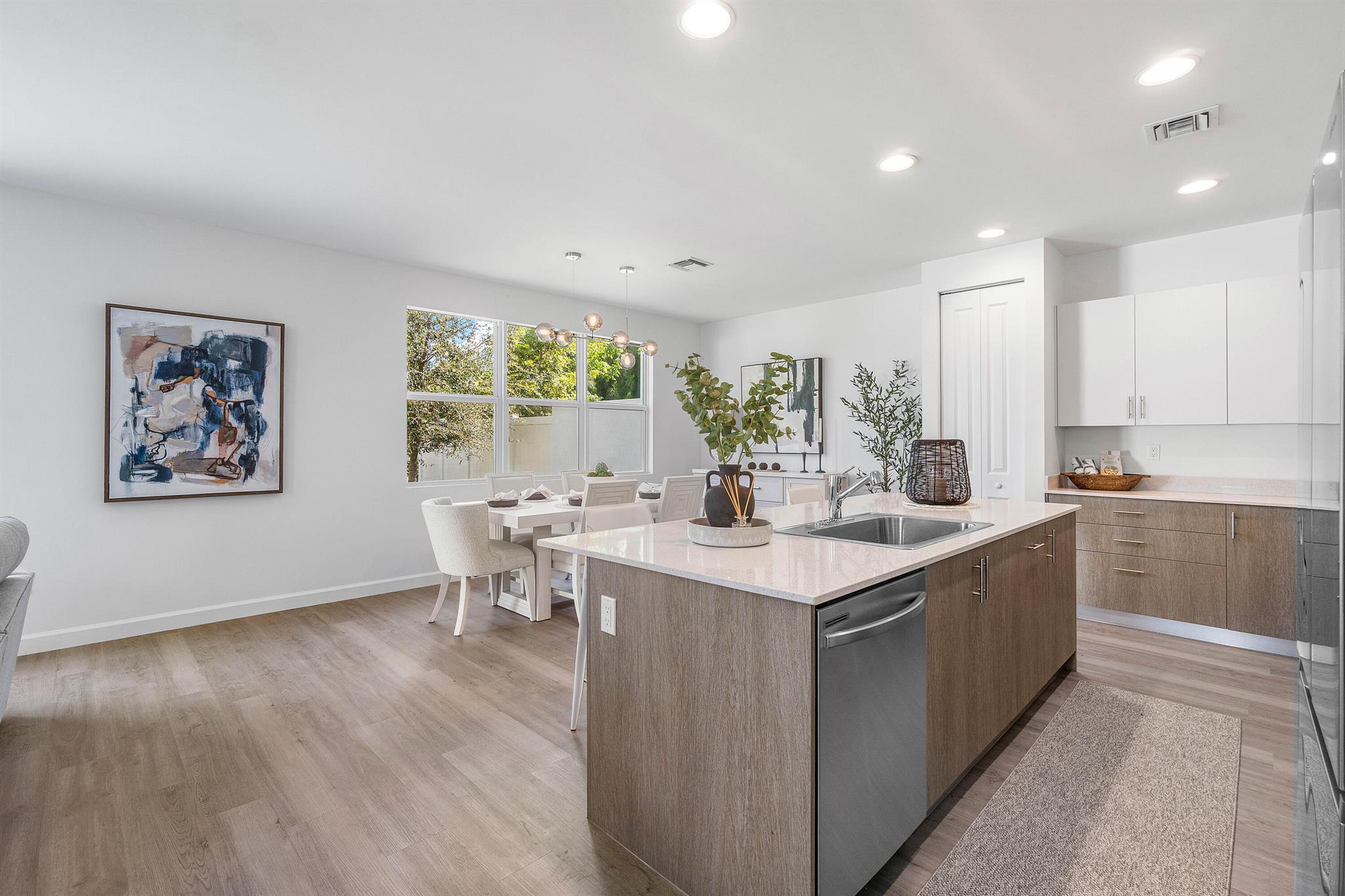 SYMPHONY PLACE - Residential