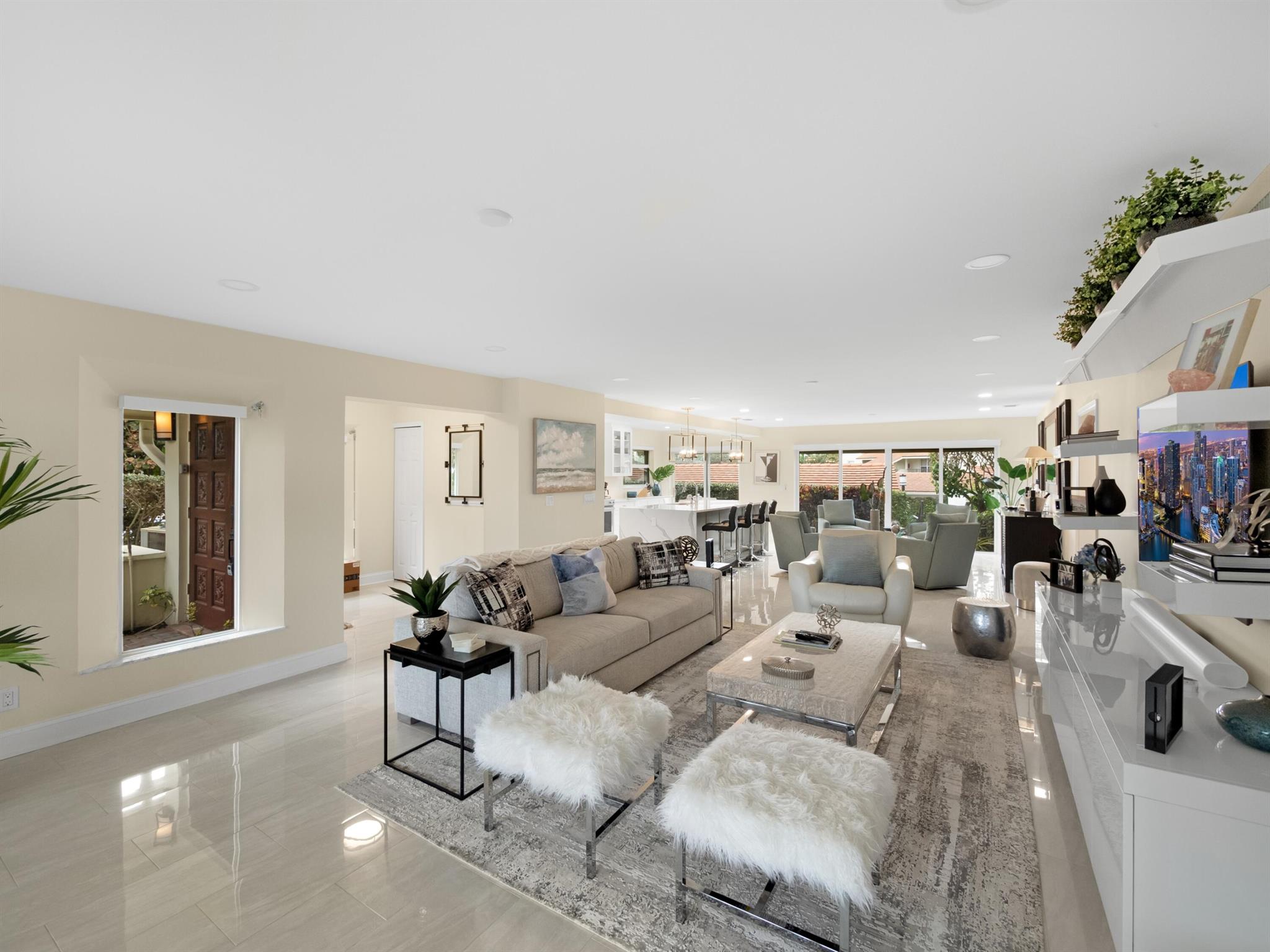 BEACHCOMBER CONDO - Residential