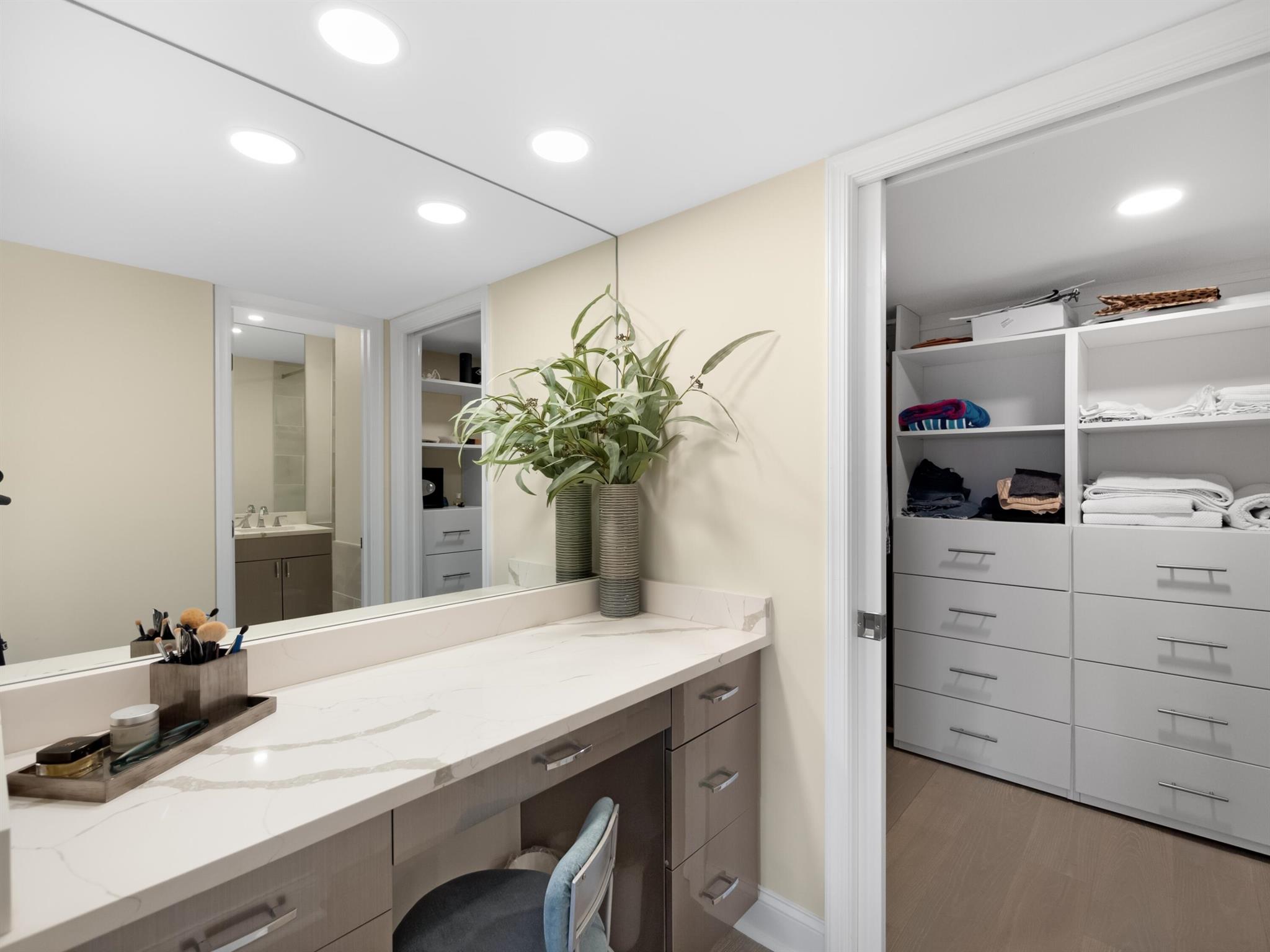 BEACHCOMBER CONDO - Residential