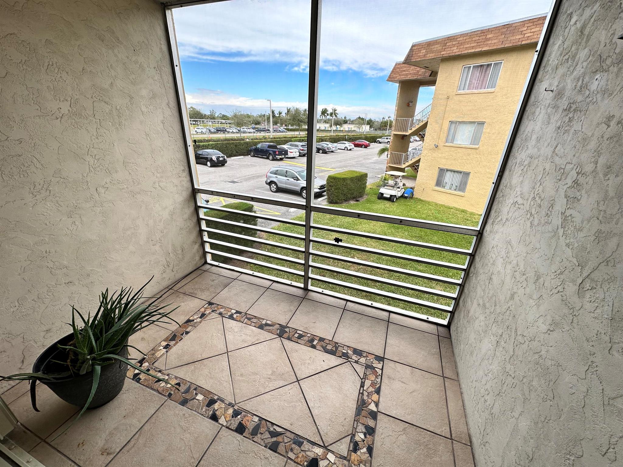 VILLAGE GREEN COVENTRY CO - Residential Lease