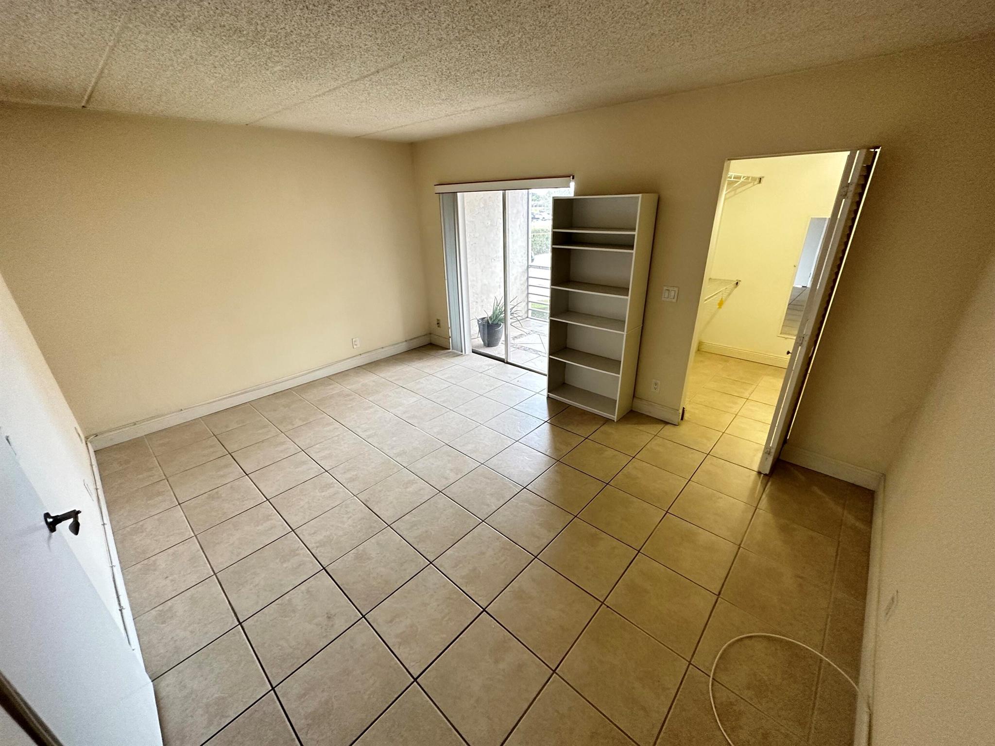 VILLAGE GREEN COVENTRY CO - Residential Lease