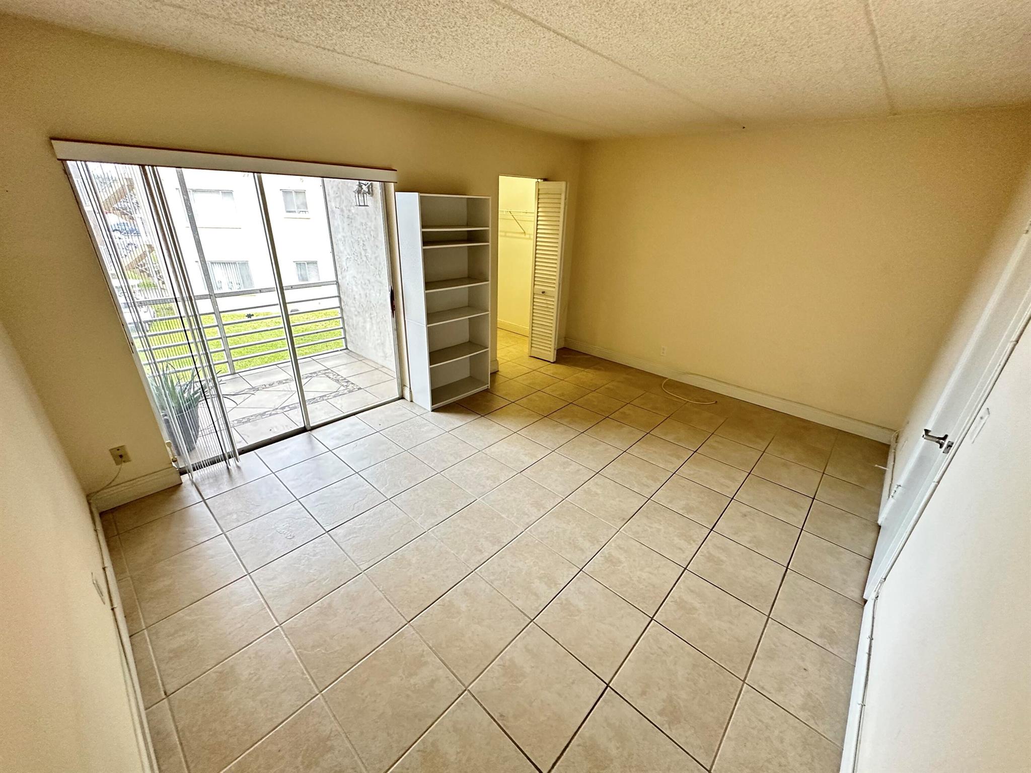 VILLAGE GREEN COVENTRY CO - Residential Lease