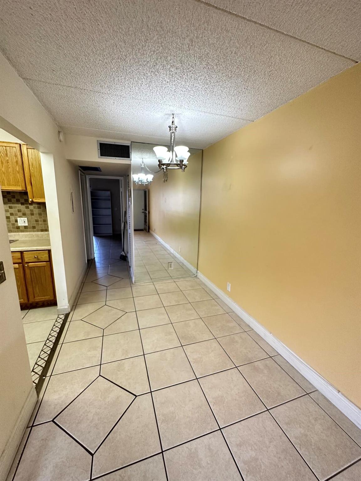 VILLAGE GREEN COVENTRY CO - Residential Lease