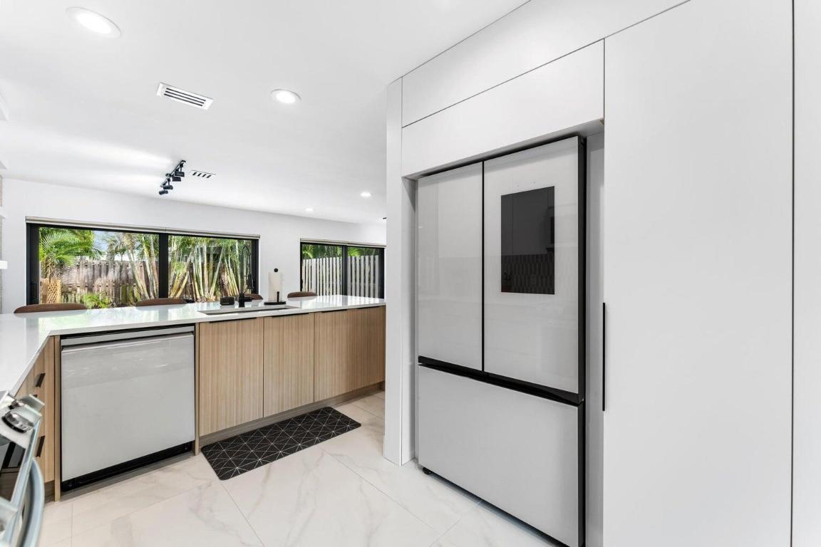 BOCA ESTE CONDO - Residential