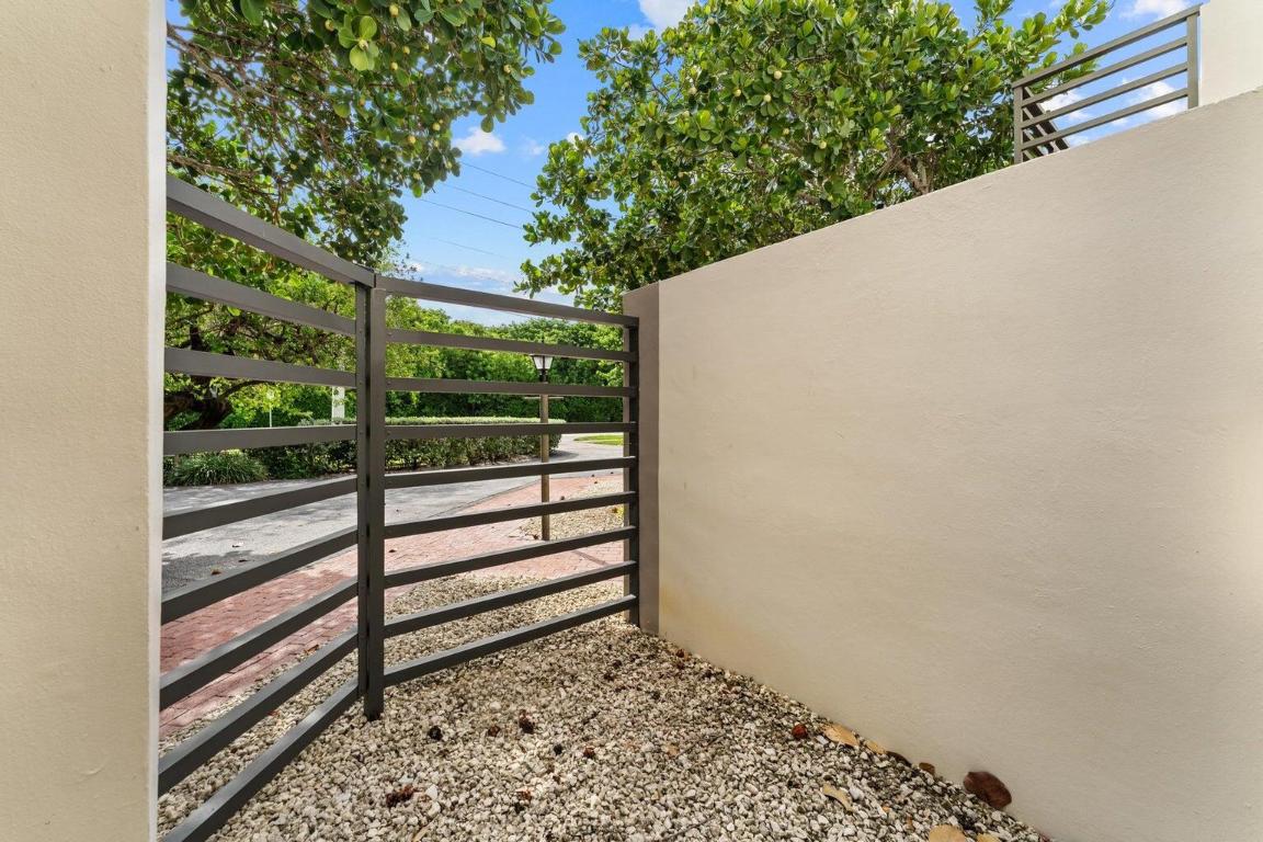 BOCA ESTE CONDO - Residential