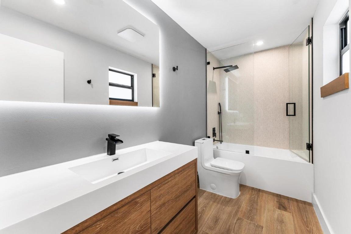 BOCA ESTE CONDO - Residential