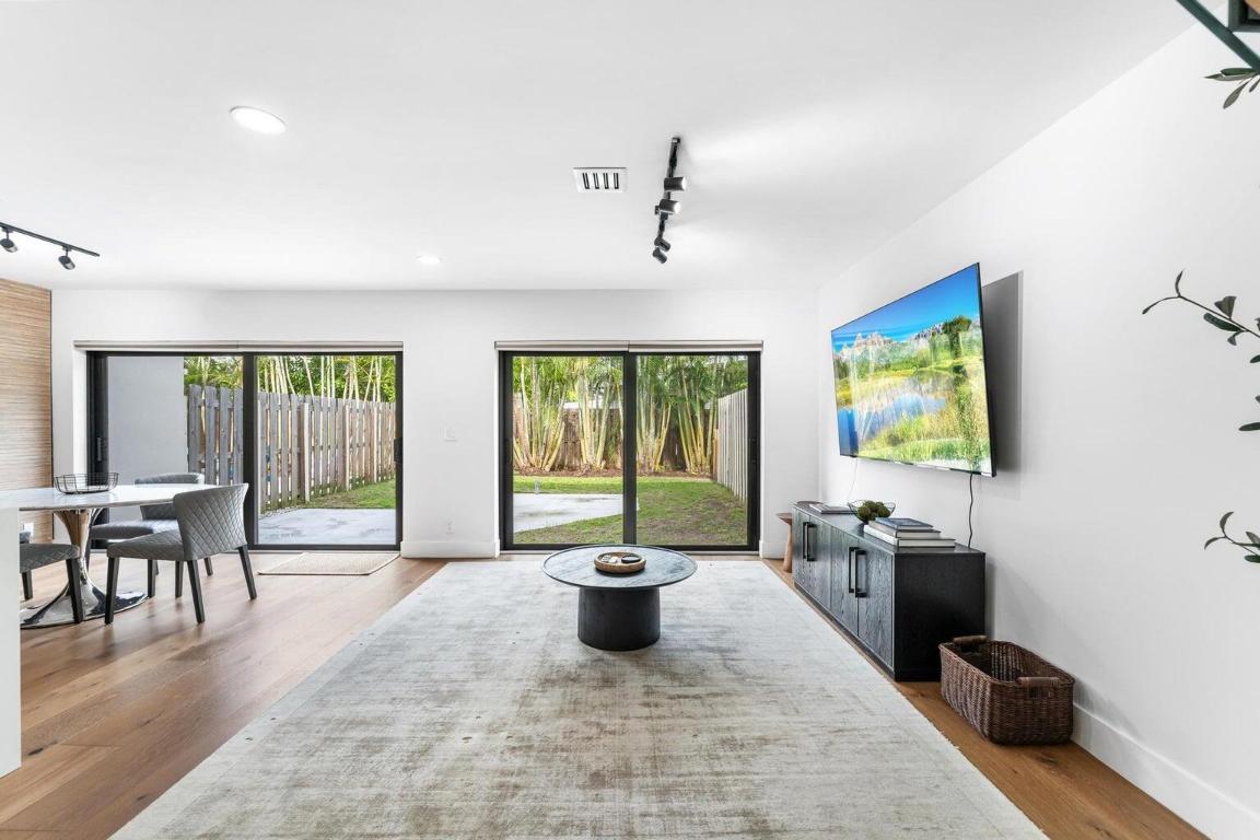 BOCA ESTE CONDO - Residential