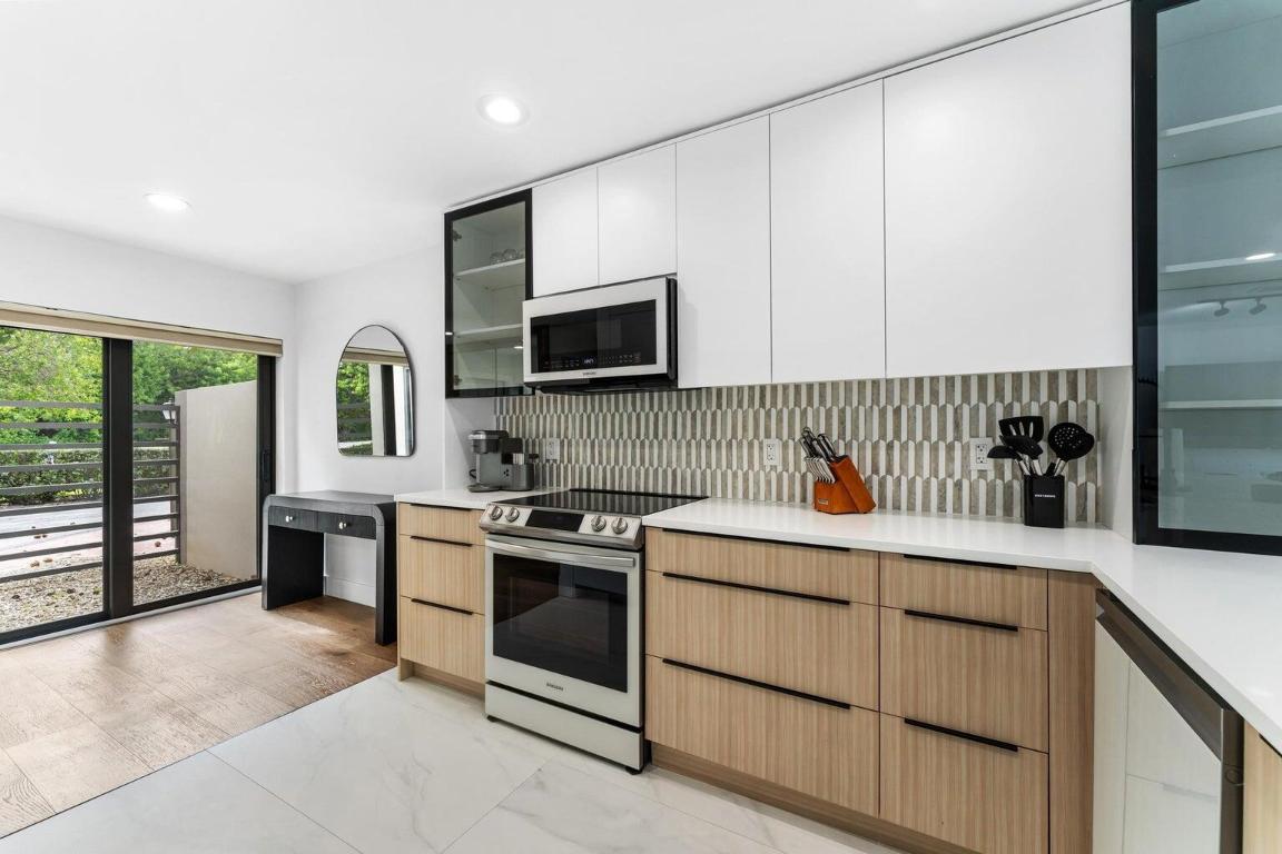 BOCA ESTE CONDO - Residential