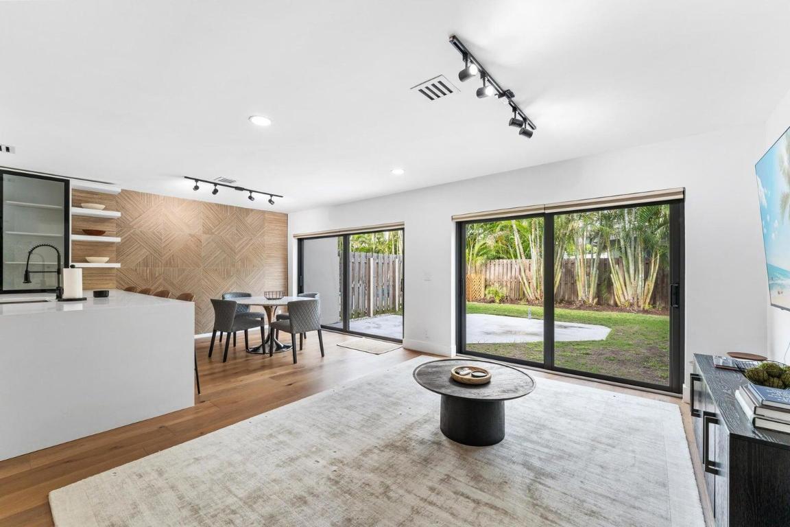 BOCA ESTE CONDO - Residential