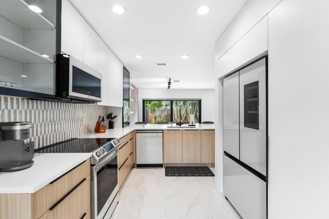 BOCA ESTE CONDO - Residential