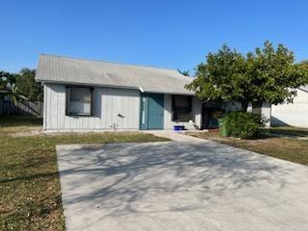 Photo of 3229 Foxridge Ct #3229, Palm Springs, FL 33461 (MLS # F10370803)