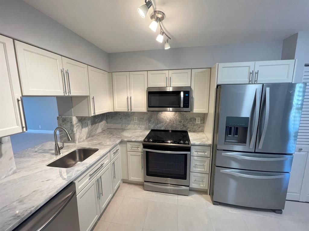 Photo of 7260 Kinghurst Drive #104, Delray Beach, FL 33446 (MLS # R10864305)