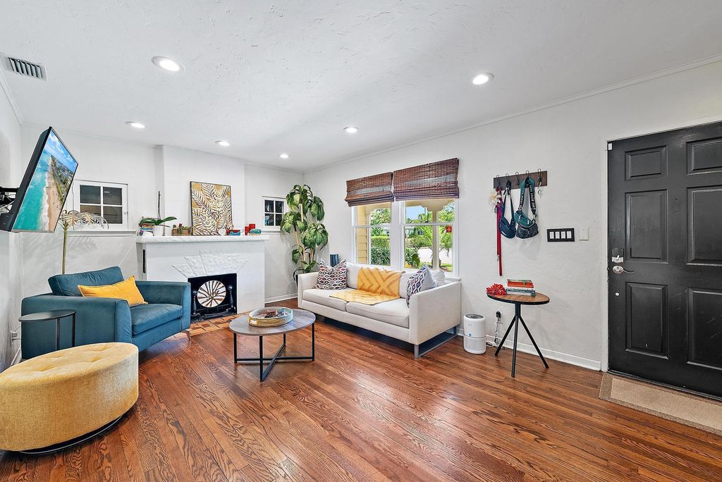 Photo of 428 Palmetto Street, West Palm Beach, FL 33405 (MLS # R11097340)