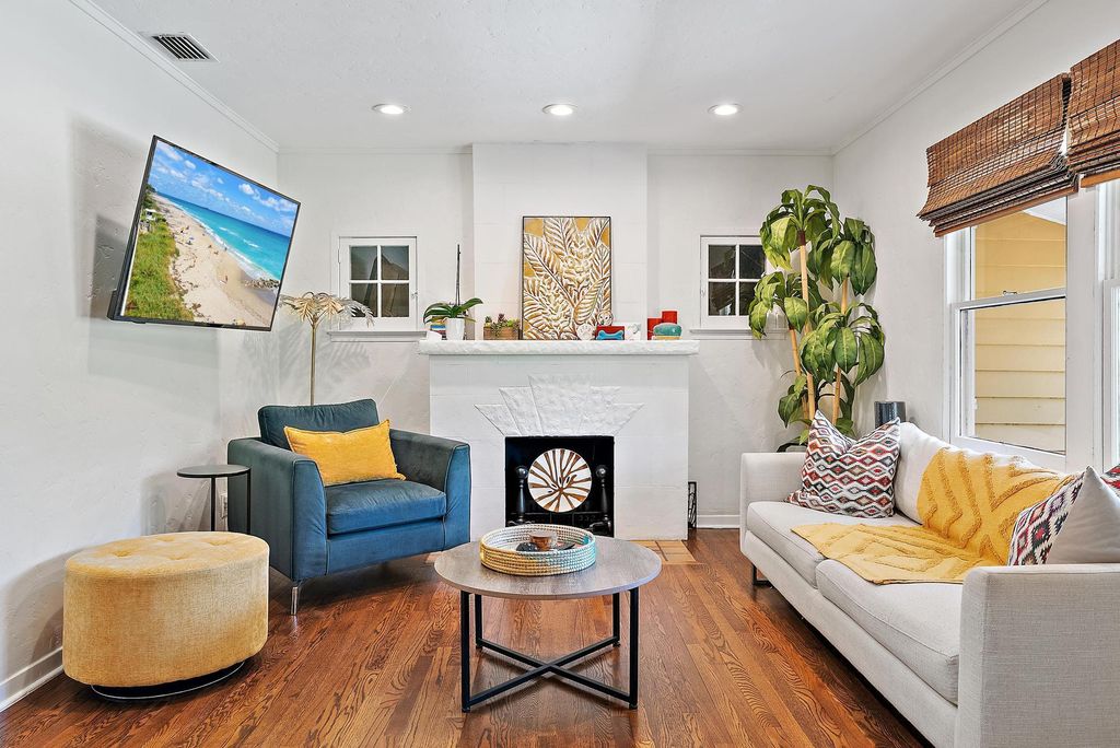 Photo of 428 Palmetto Street, West Palm Beach, FL 33405 (MLS # R11097340)