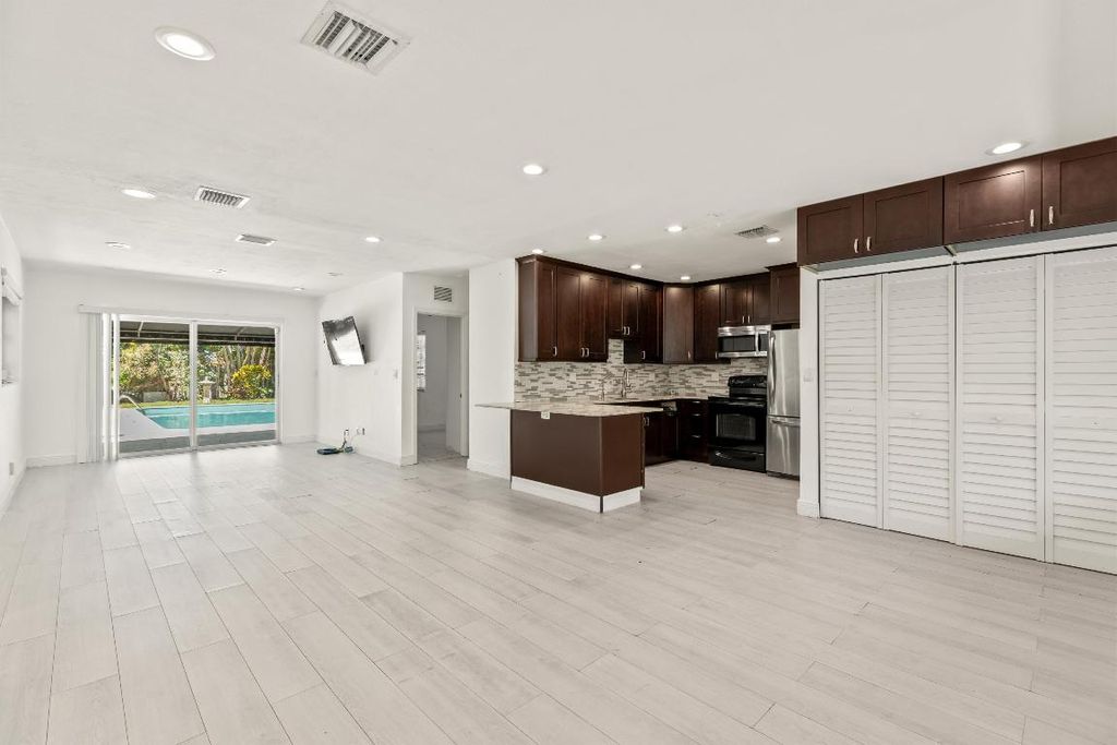 Photo of 1637 N Victoria Park Road, Fort Lauderdale, FL 33305 (MLS # R11112791)