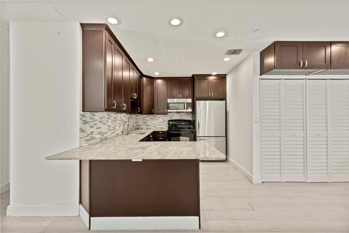 1637 N Victoria Park Road