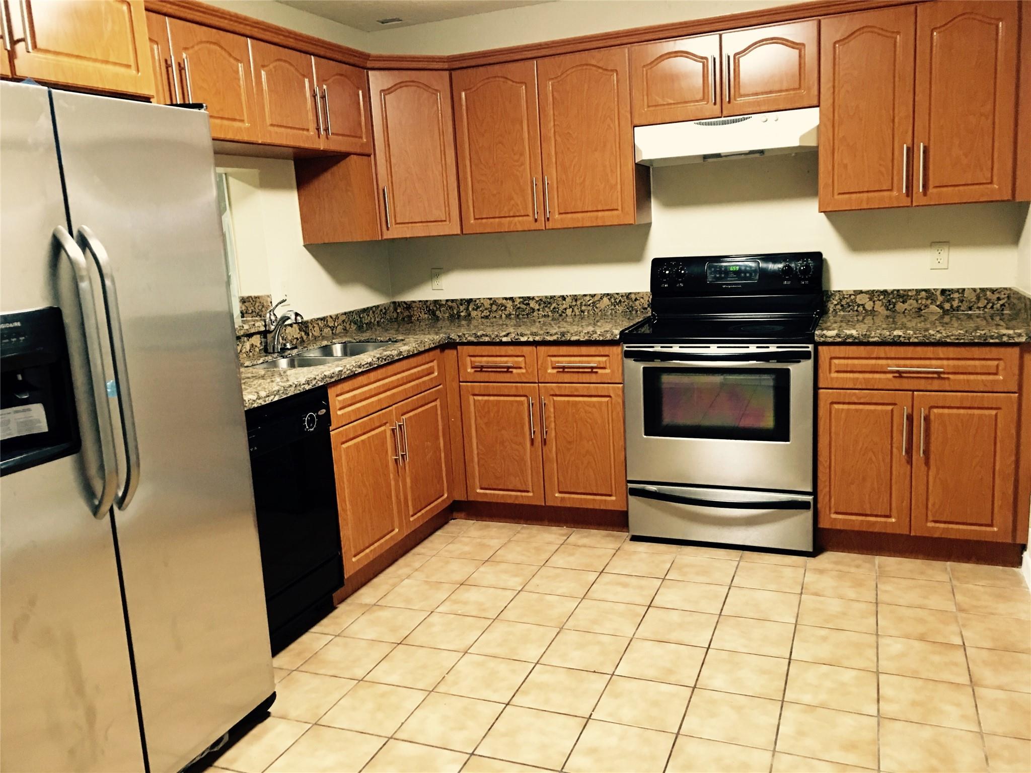 Pembroke Pointe Sec Two - Residential Lease