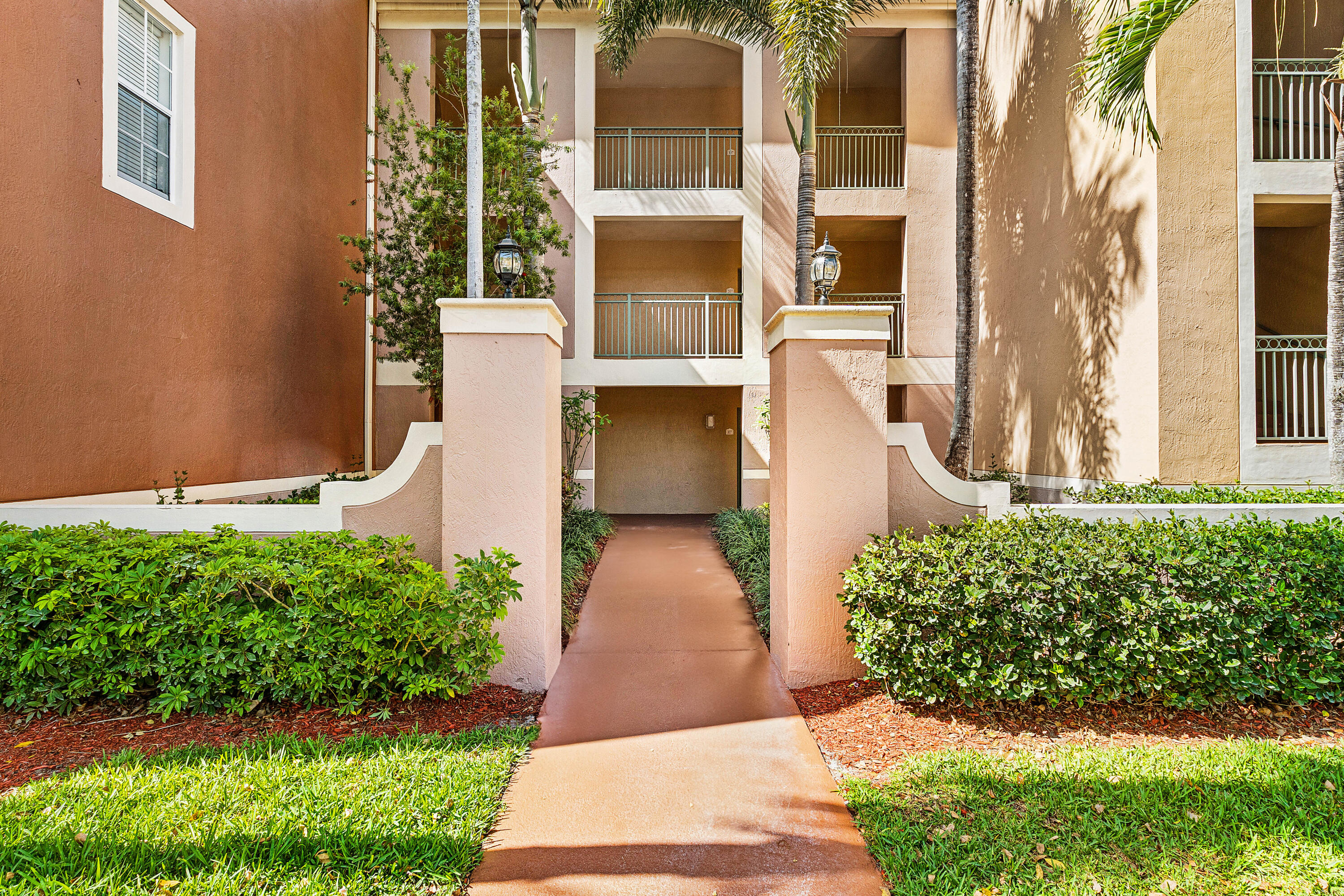 ST ANDREWS AT POLO CLUB CONDO - Residential