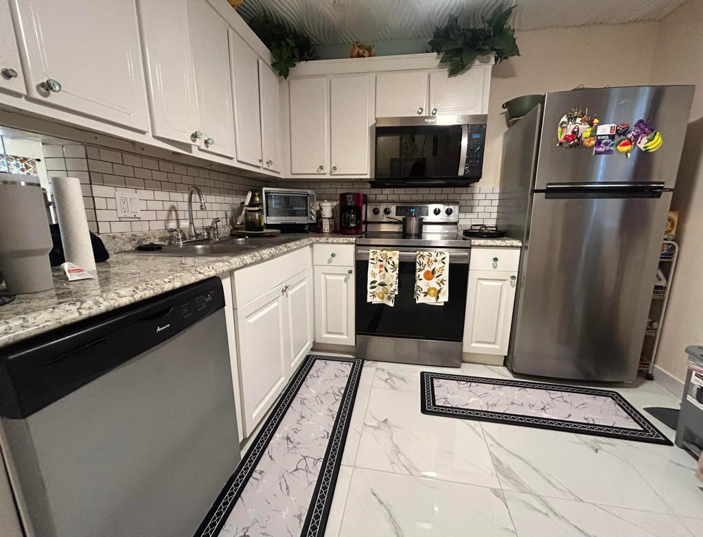 Photo of 300 NE 26th Avenue #113, Boynton Beach, FL 33435 (MLS # B26050695)