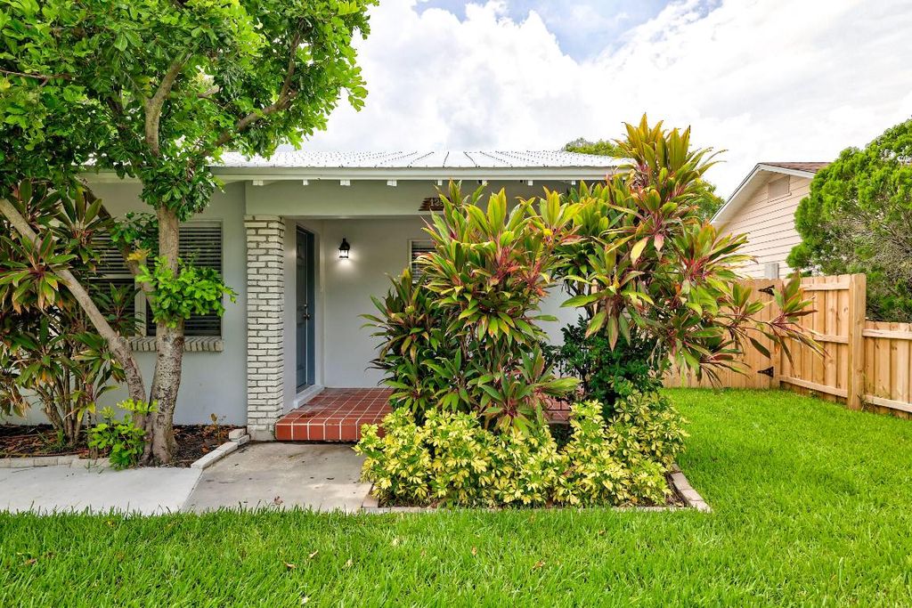Photo of 125 S 10th Street, Fort Pierce, FL 34950 (MLS # R11142168)