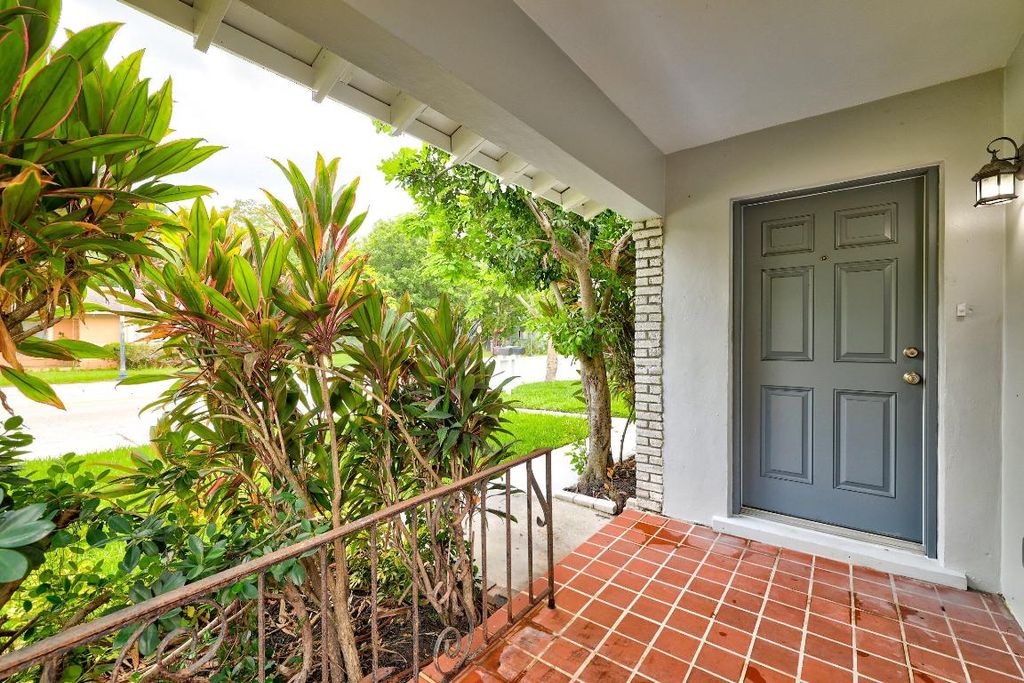 Photo of 125 S 10th Street, Fort Pierce, FL 34950 (MLS # R11142168)