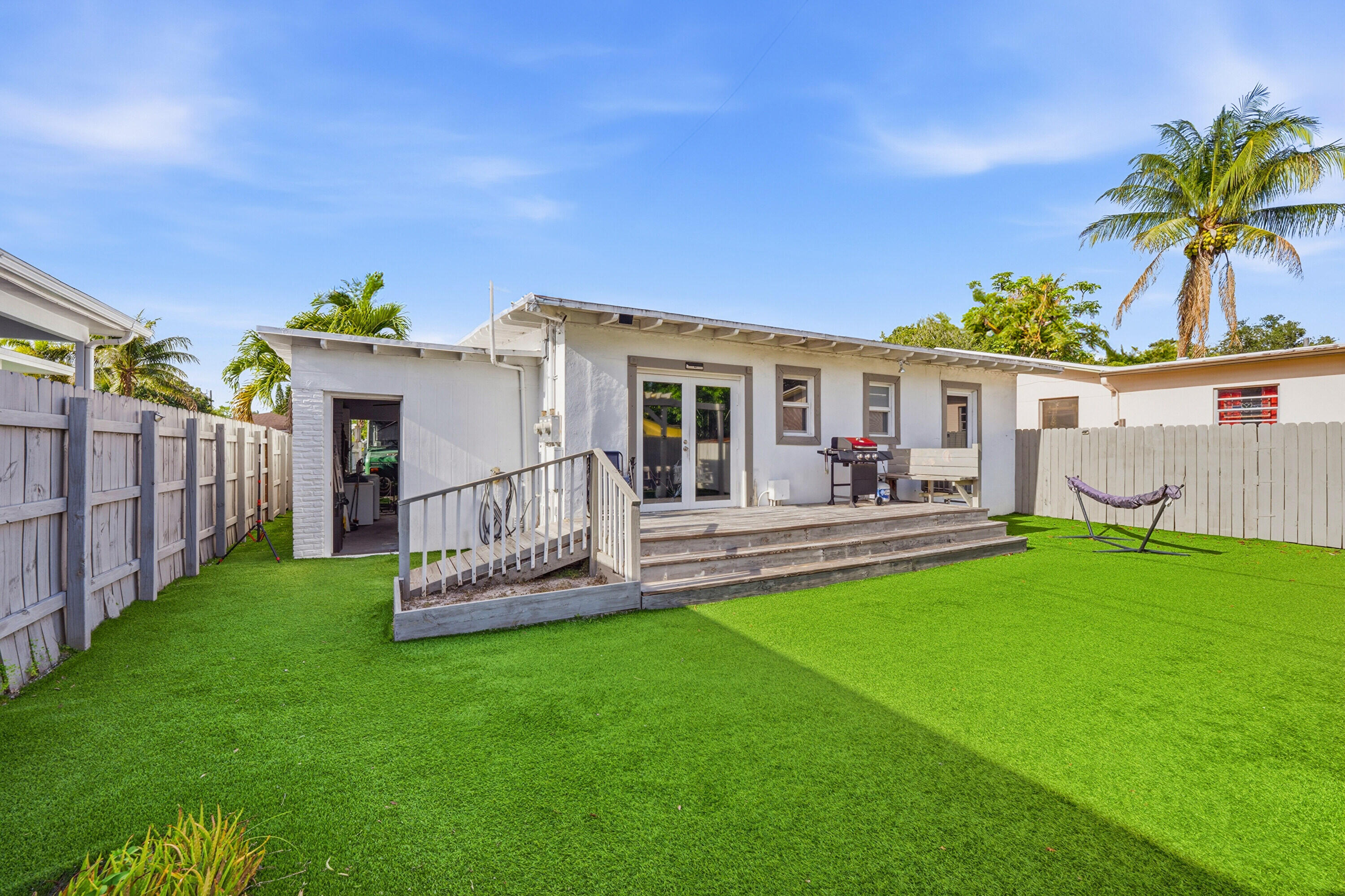 LAUDERDALE - Residential Income