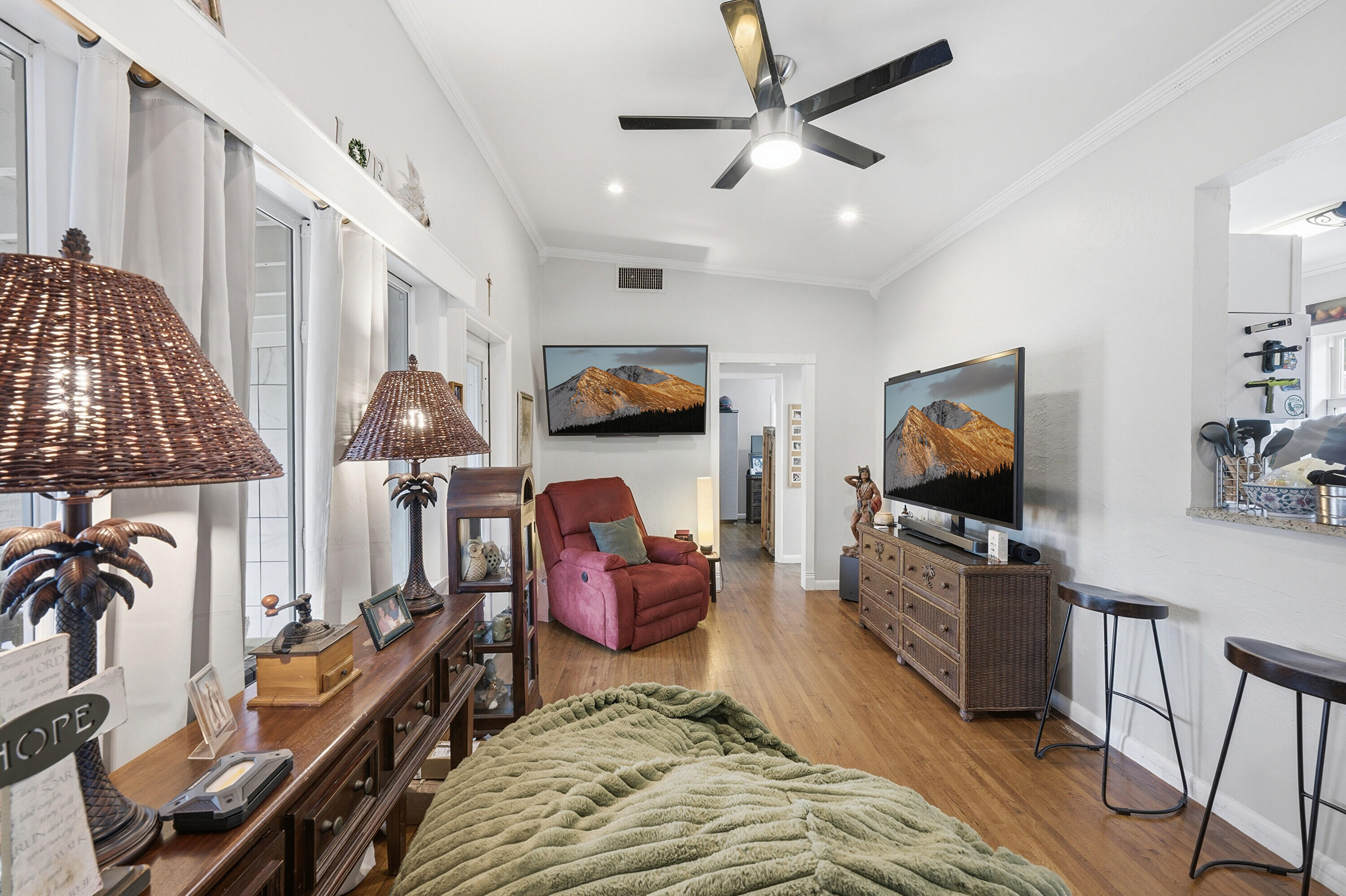 LAUDERDALE - Residential Income