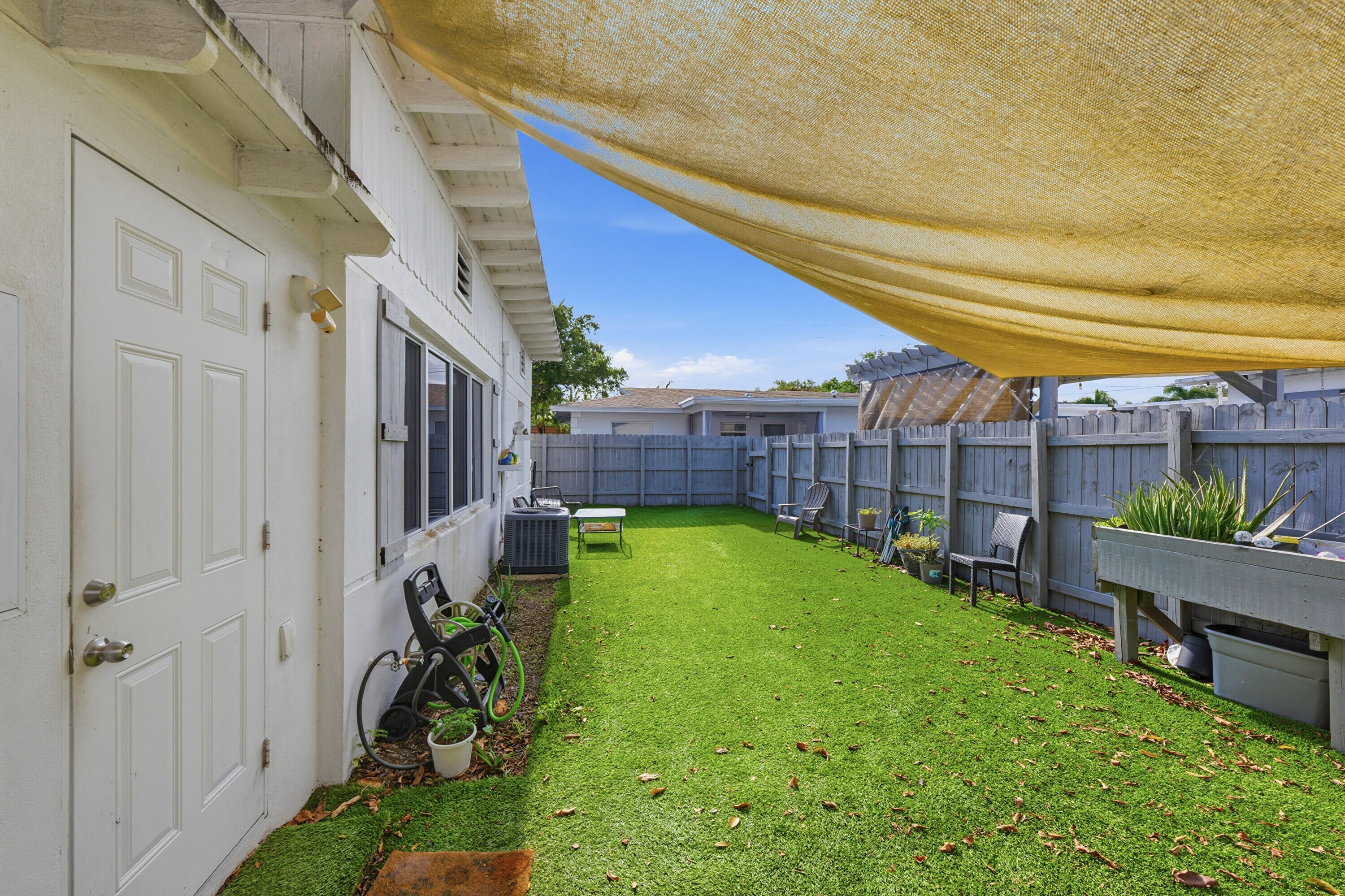 LAUDERDALE - Residential Income