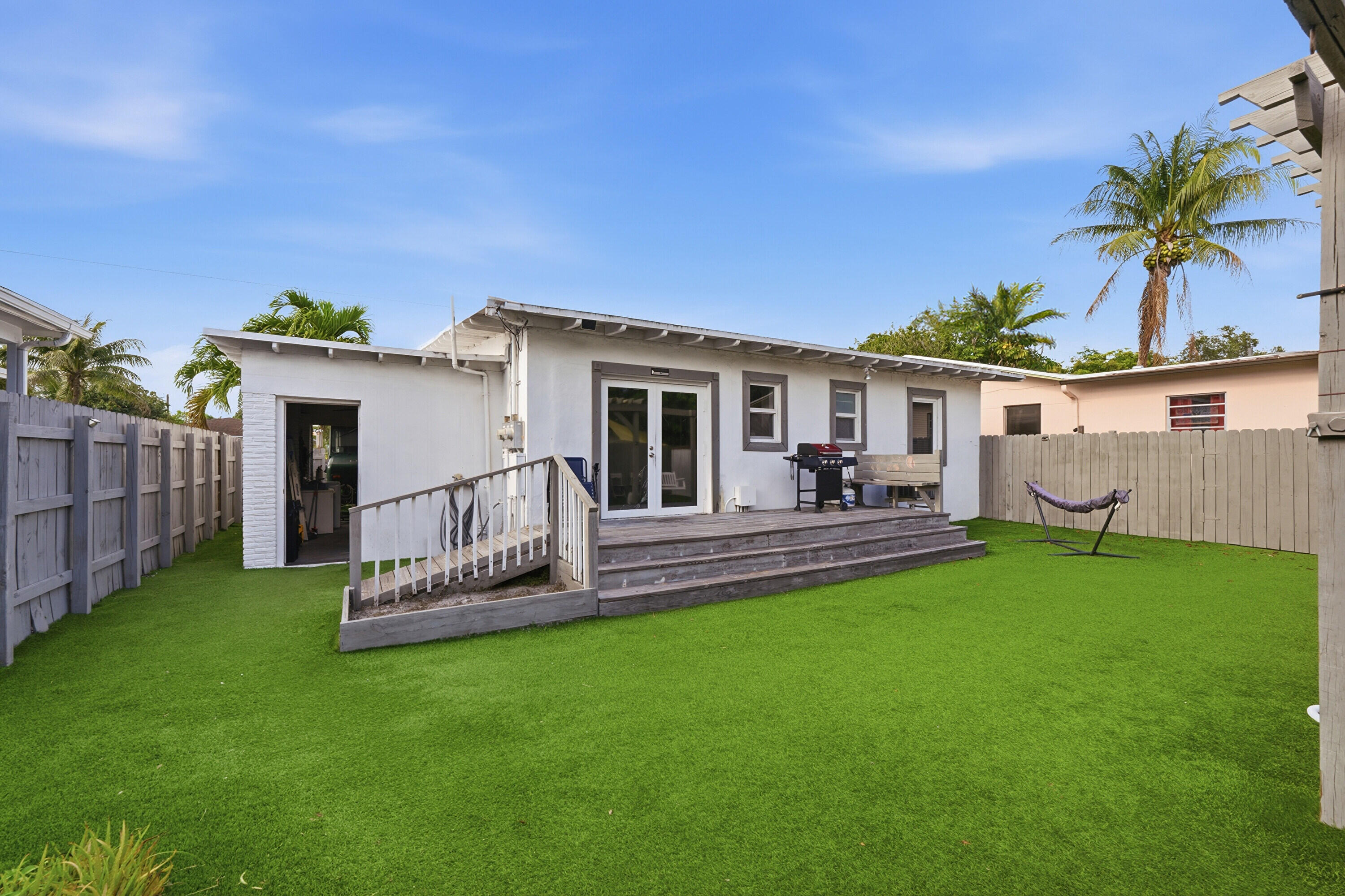 LAUDERDALE - Residential Income