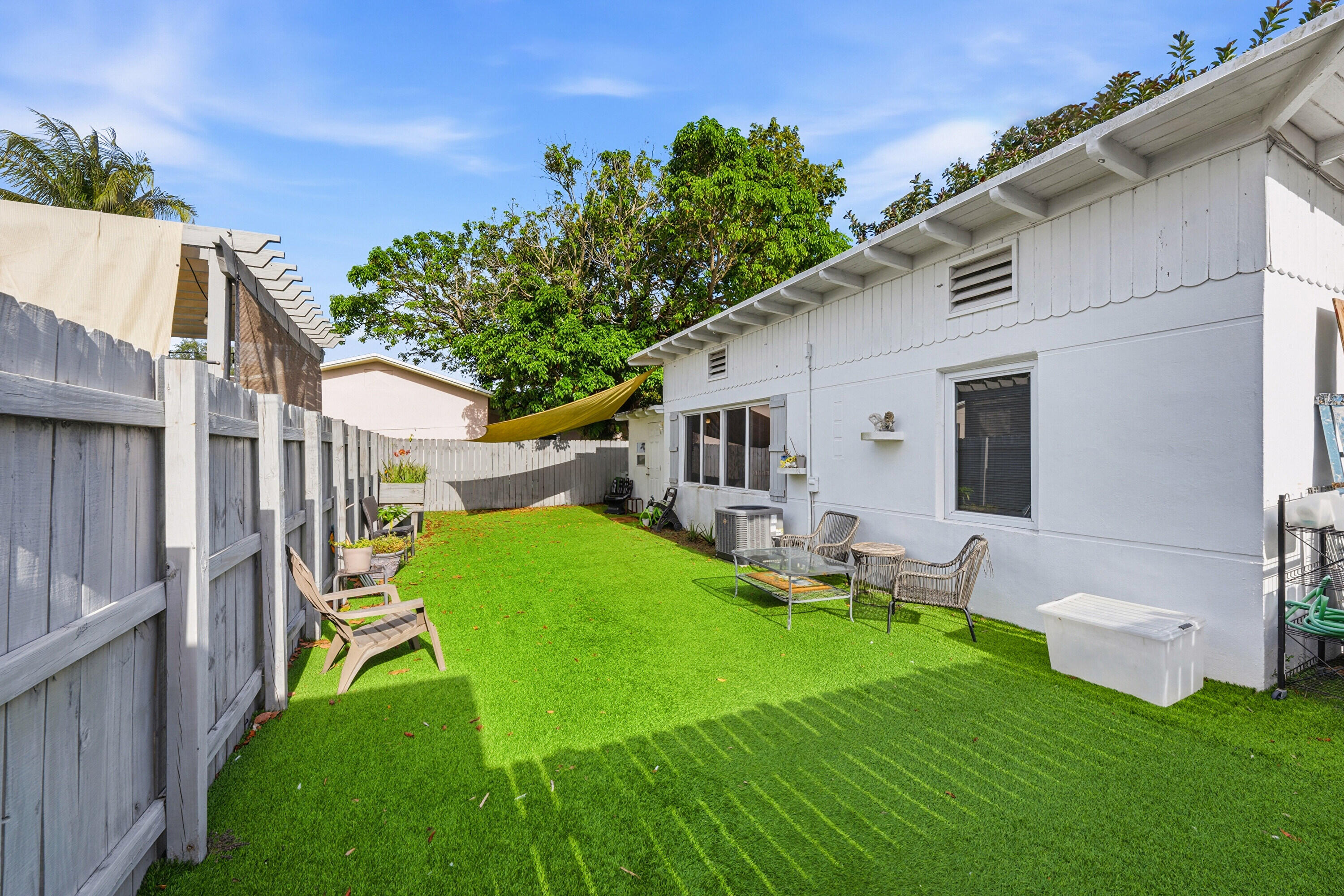 LAUDERDALE - Residential Income