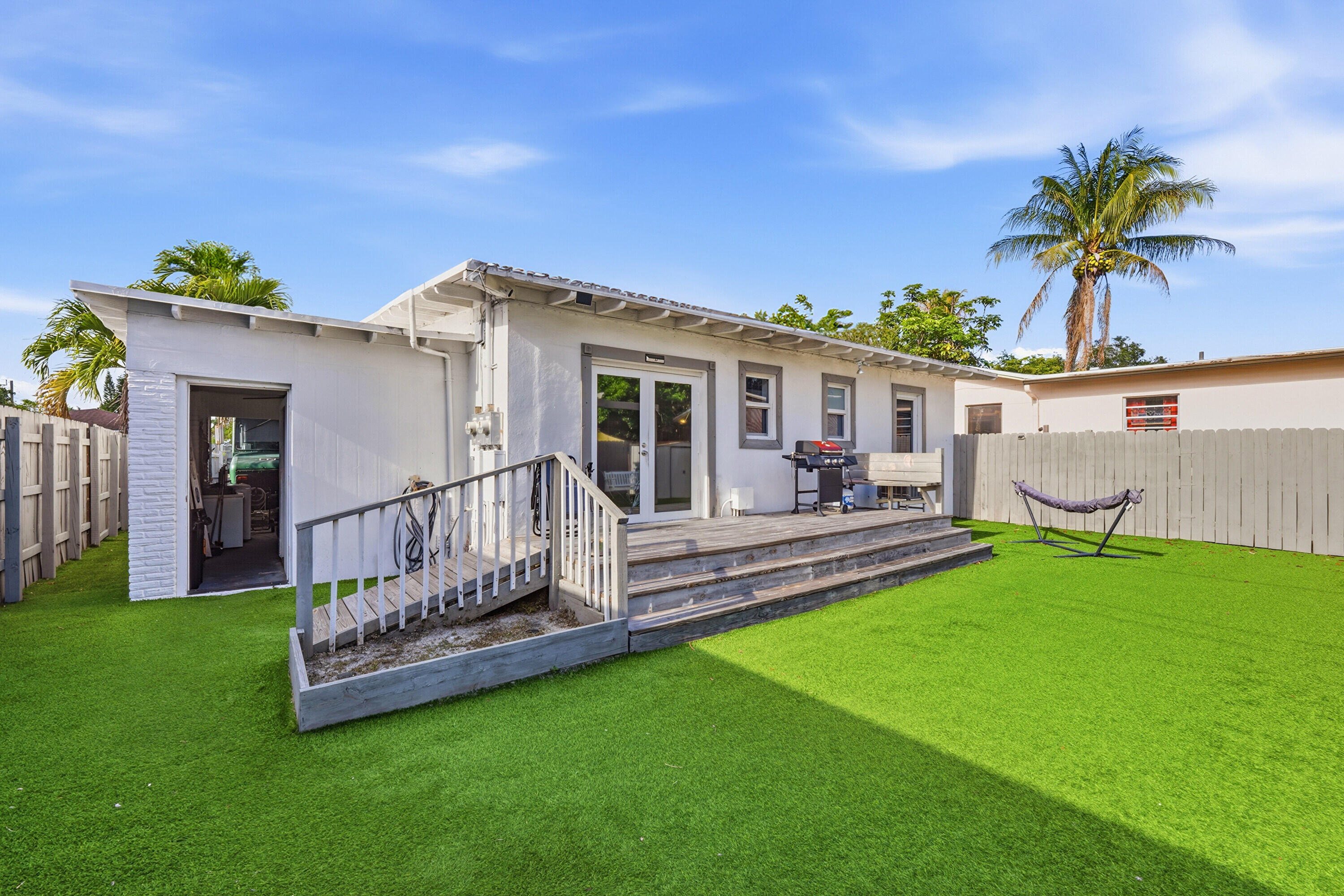 LAUDERDALE - Residential Income