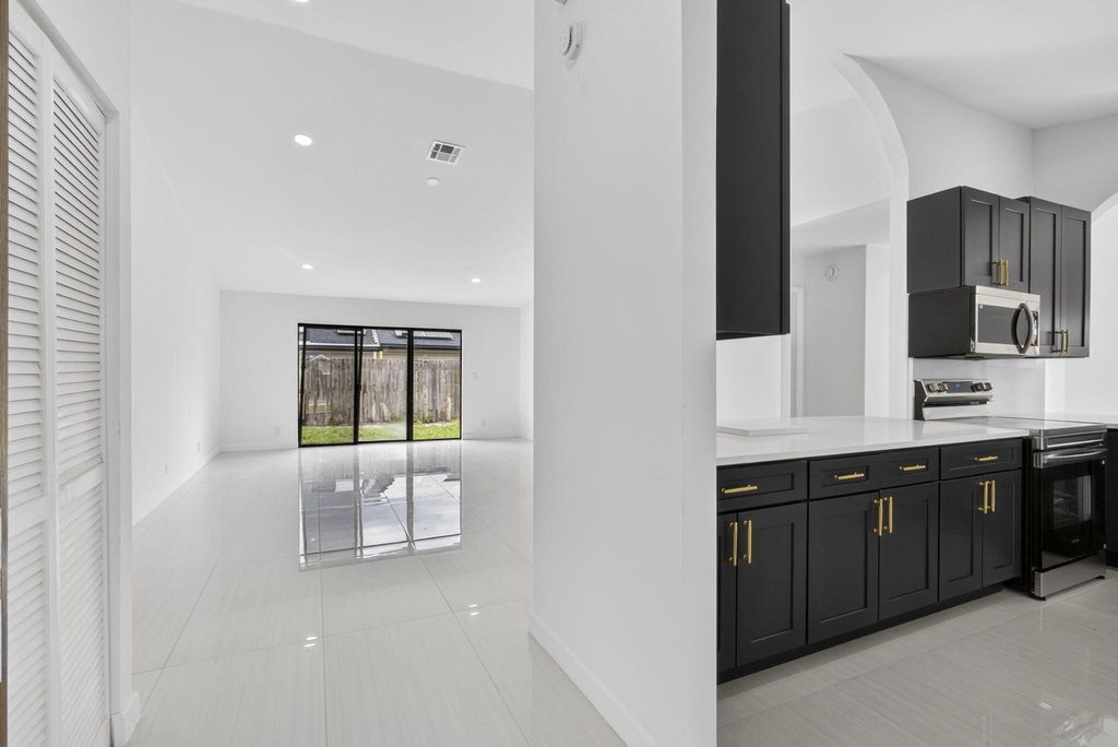 Photo of 7771 Blackwood Lane, Lake Worth, FL 33467 (MLS # B26018942)