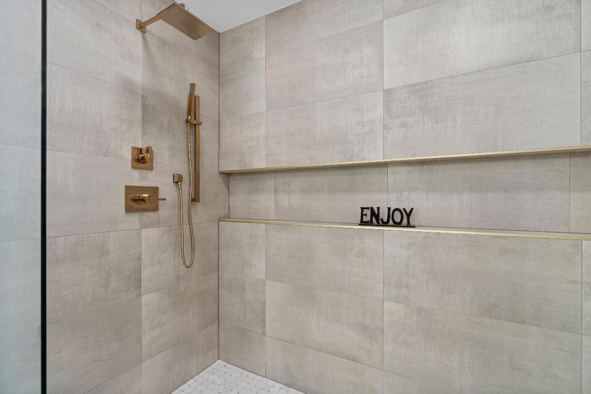 MARINERS COVE 1 - Residential Lease