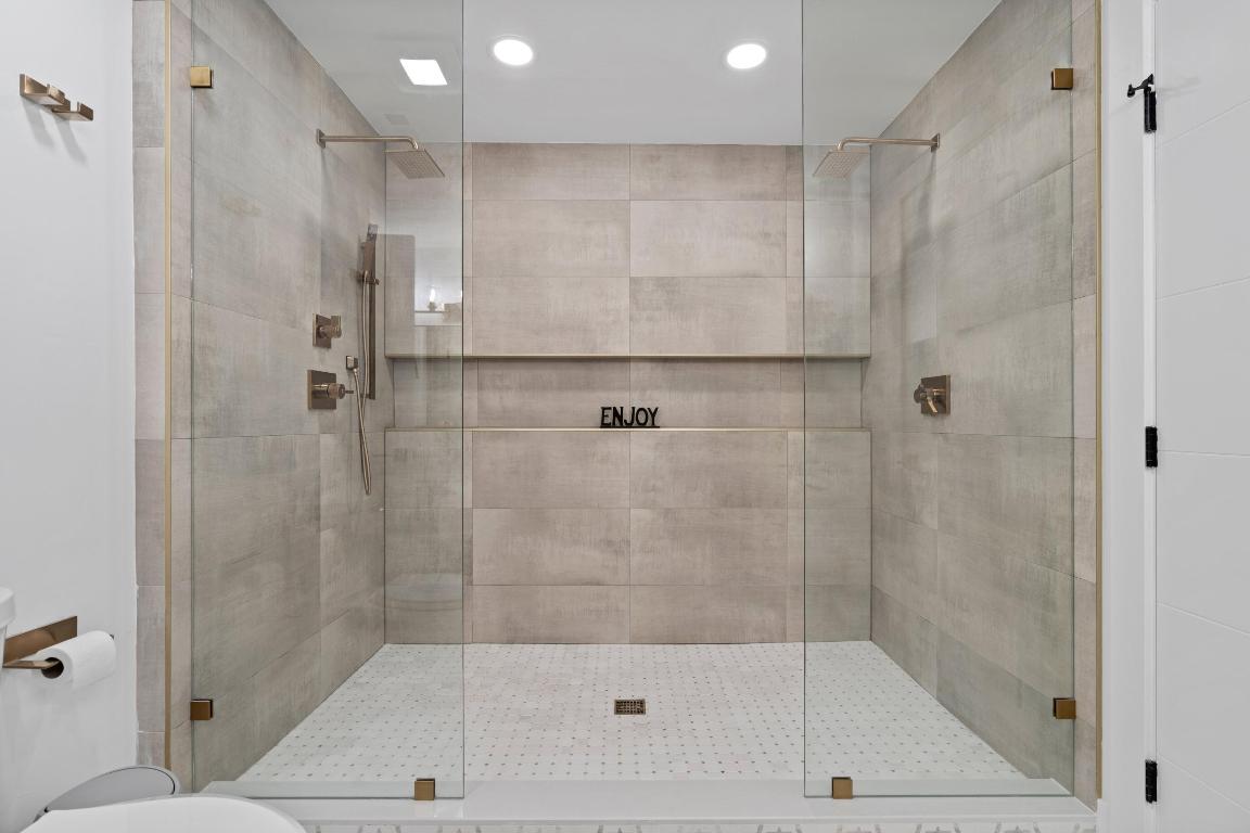 MARINERS COVE 1 - Residential Lease