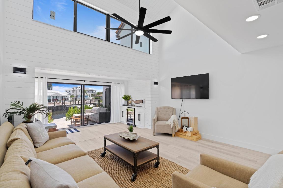 MARINERS COVE 1 - Residential Lease