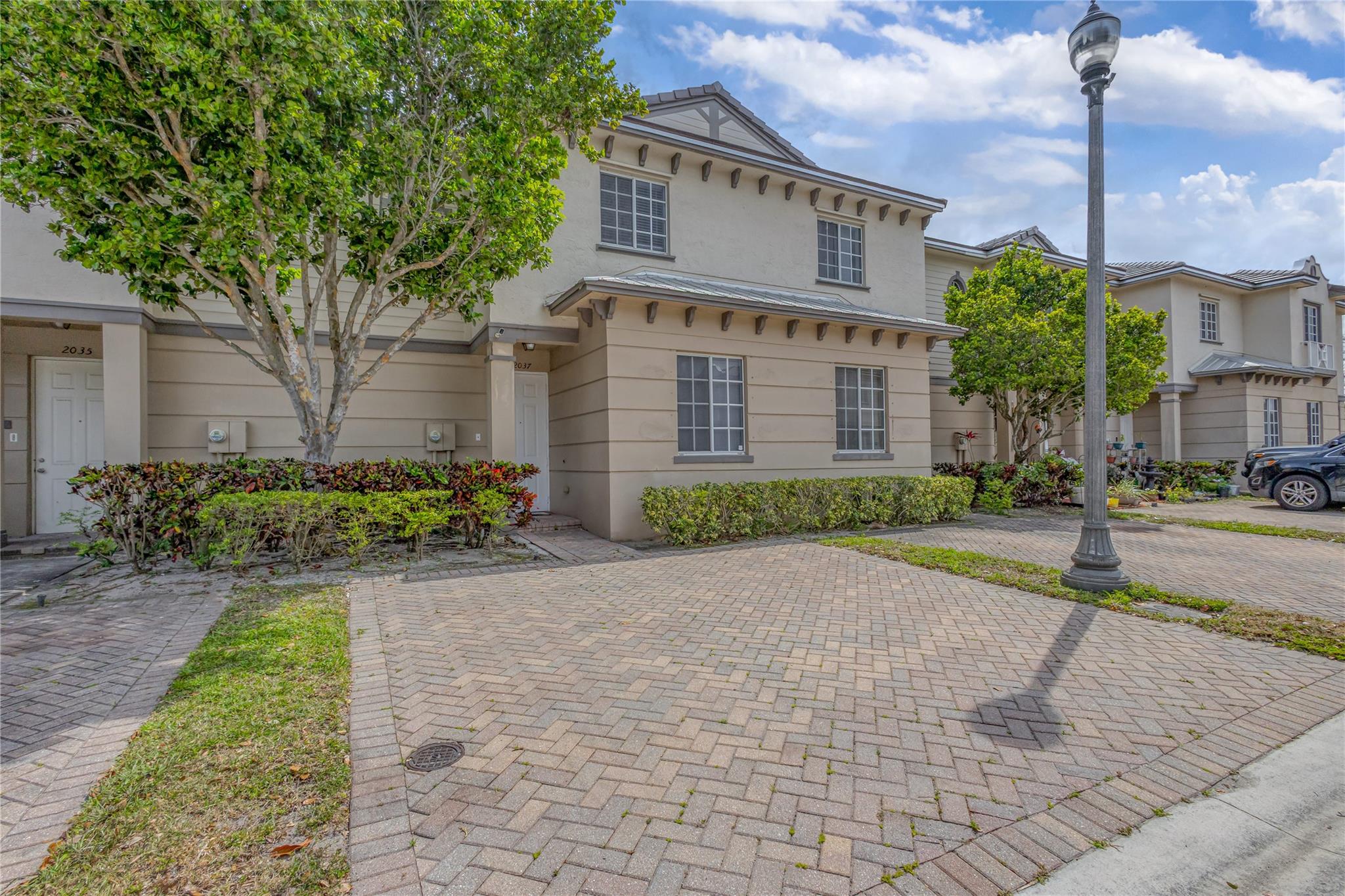 2037 Nassau Dr 2037